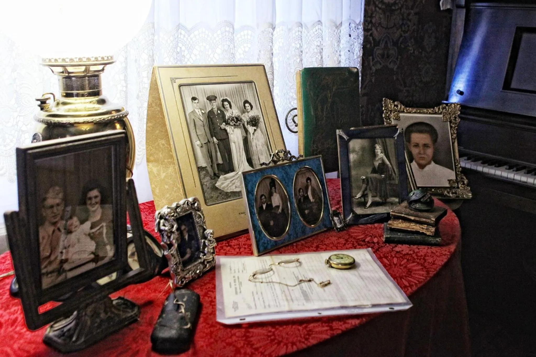 Communal lounge/ TV room in The Queen, A Victorian Bed & Breakfast