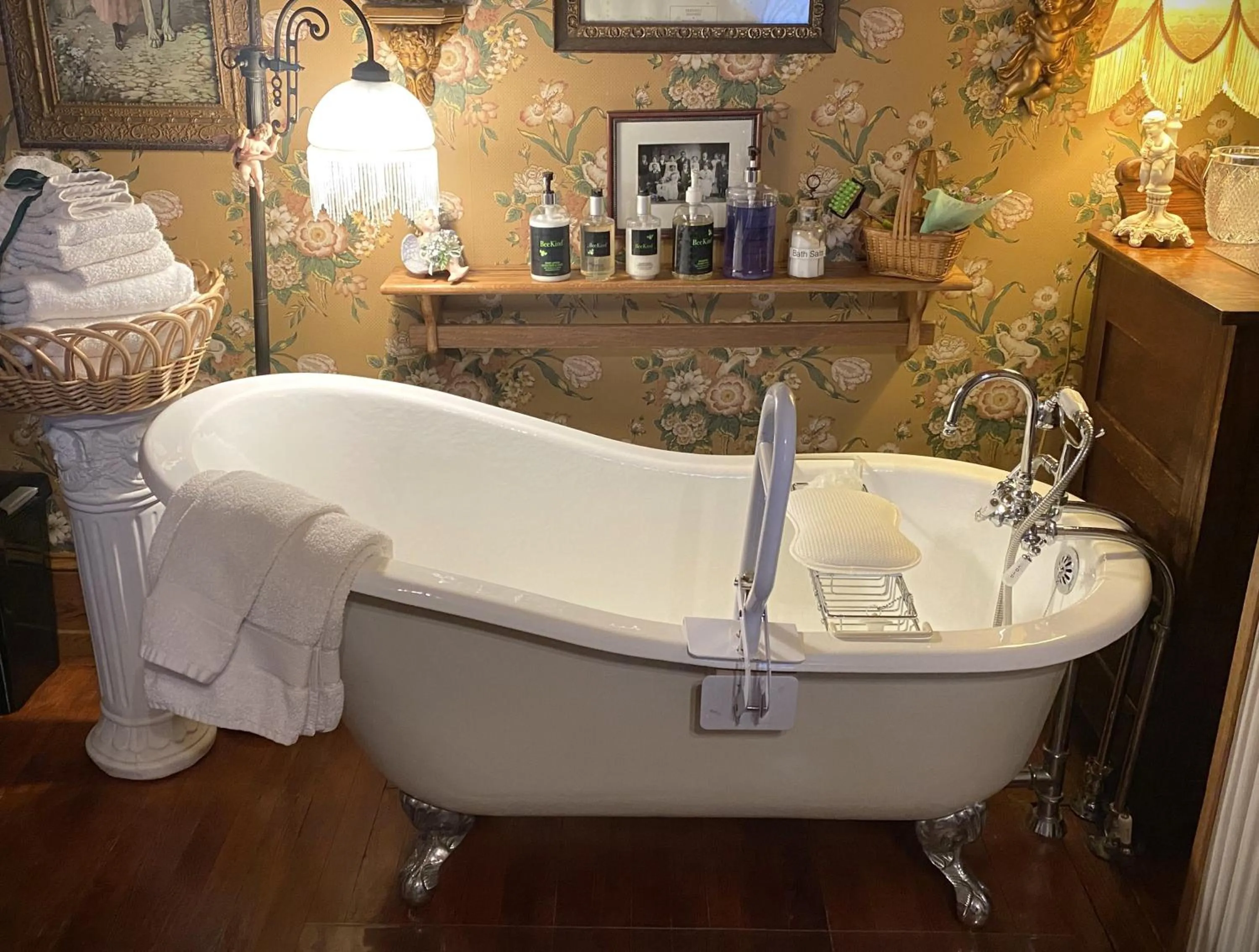 Bathroom in The Queen, A Victorian Bed & Breakfast