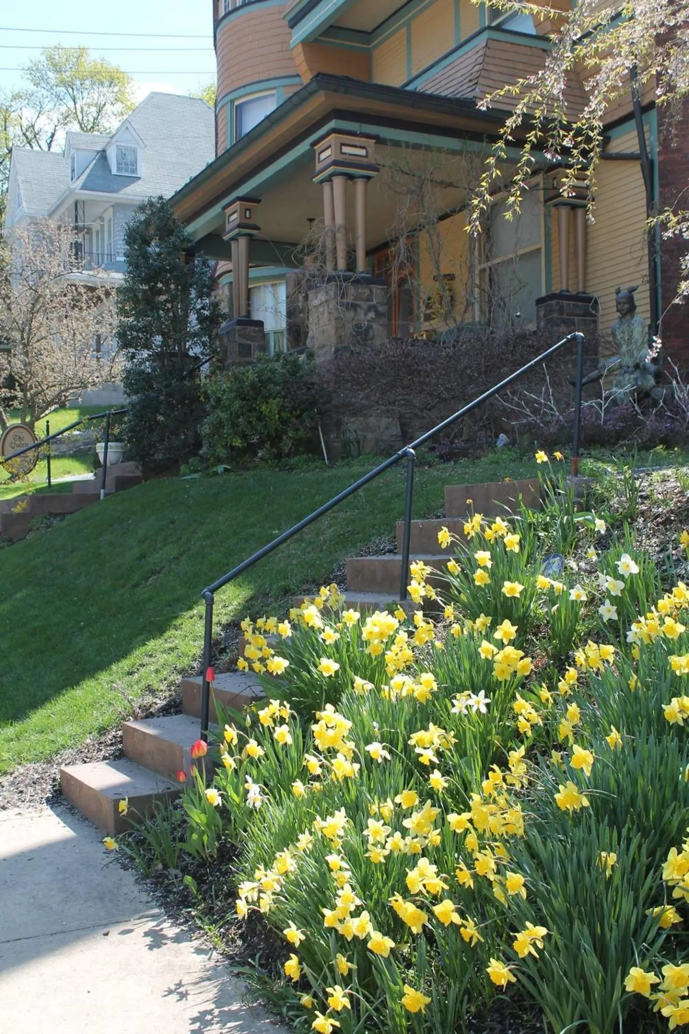 Property building in The Queen, A Victorian Bed & Breakfast