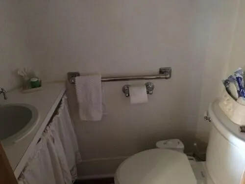 Bathroom in The Queen, A Victorian Bed & Breakfast