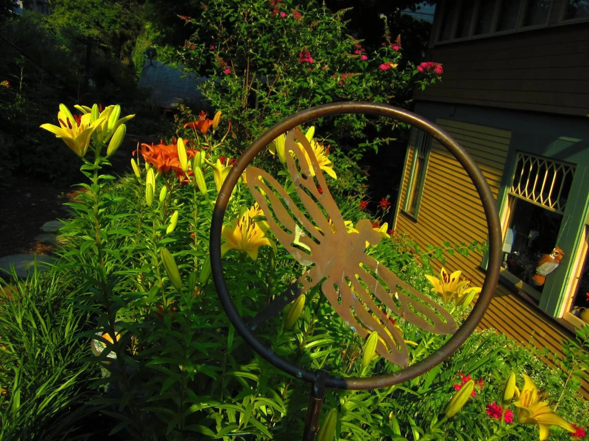Garden in The Queen, A Victorian Bed & Breakfast