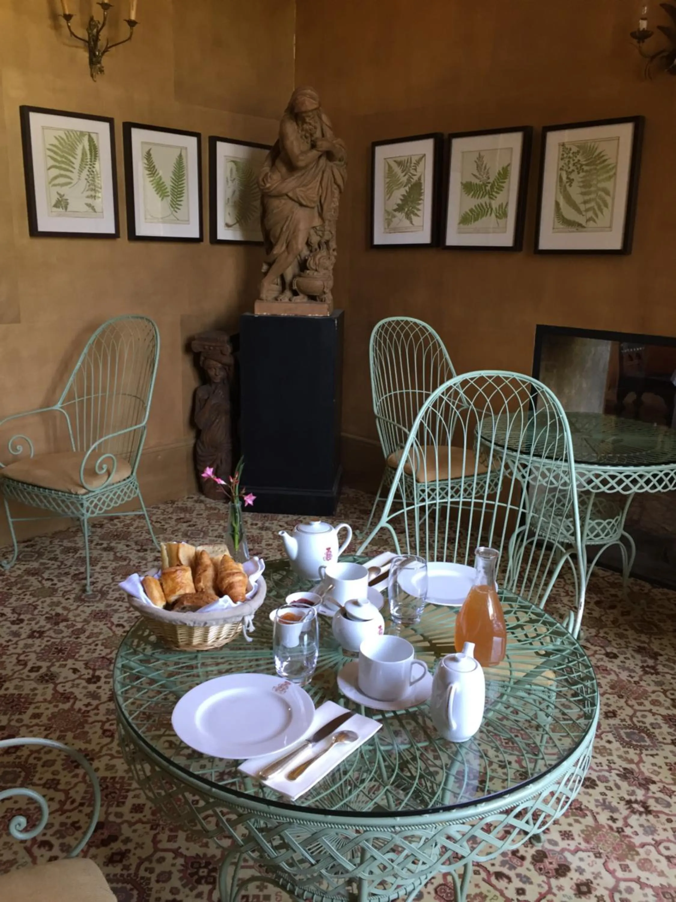 Continental breakfast in Château De La Bourdaisière
