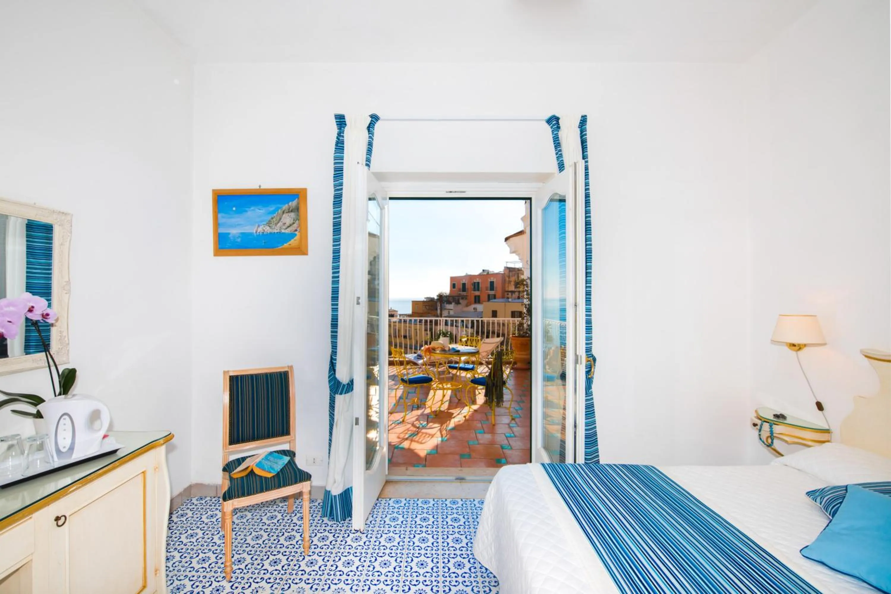 Photo of the whole room, Bed in Hotel Villa Delle Palme in Positano