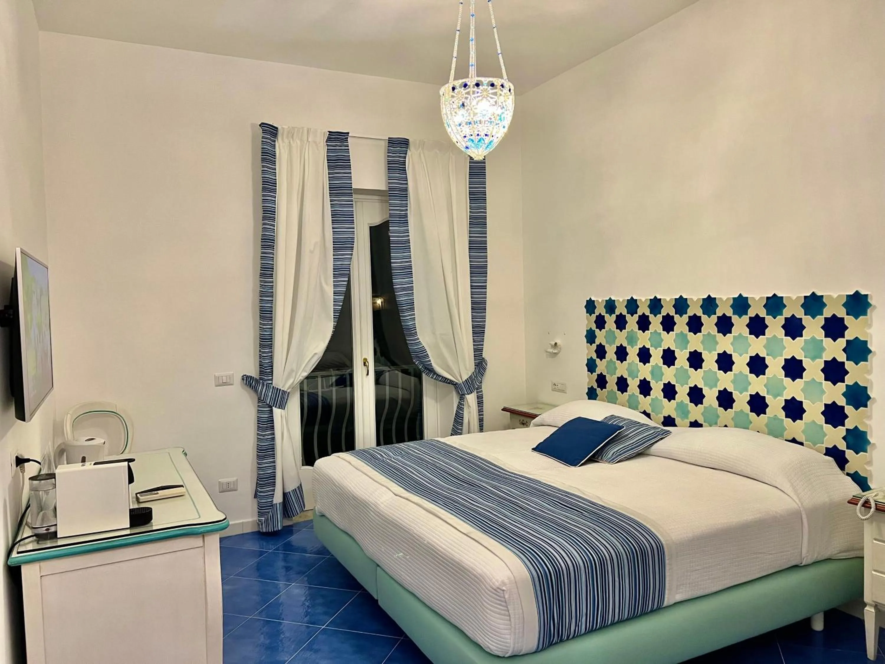 Bedroom, Bed in Hotel Villa Delle Palme in Positano