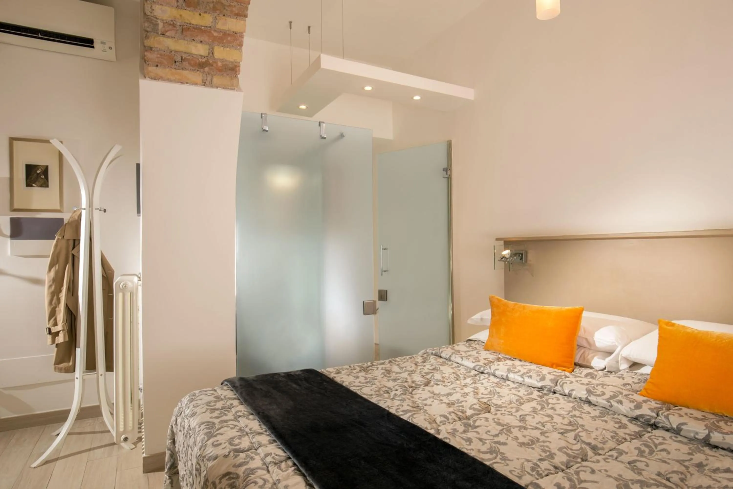 Bedroom, Bed in Vatican Studio Apartment