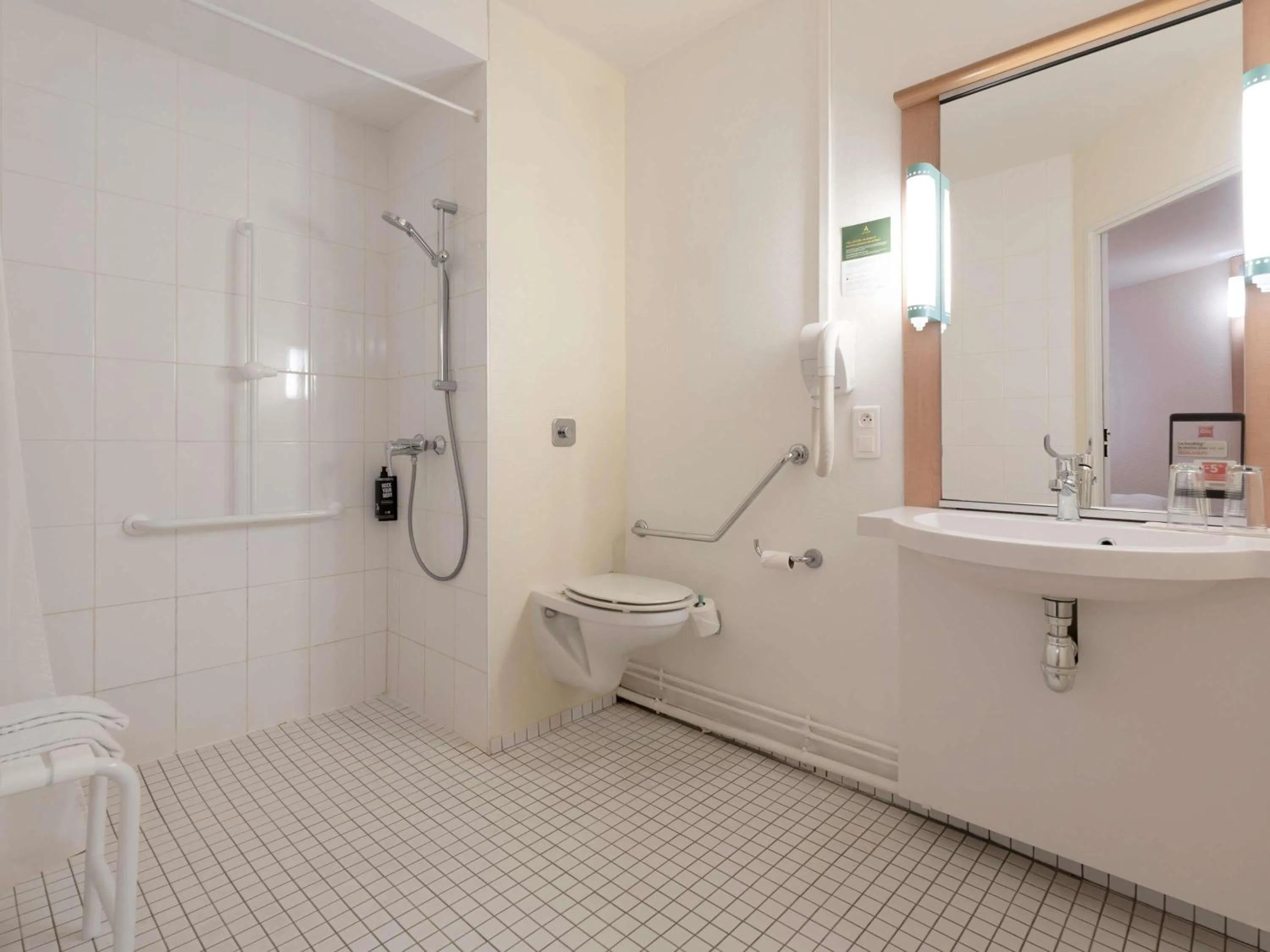 Bedroom in ibis Nancy Centre Gare et Congres