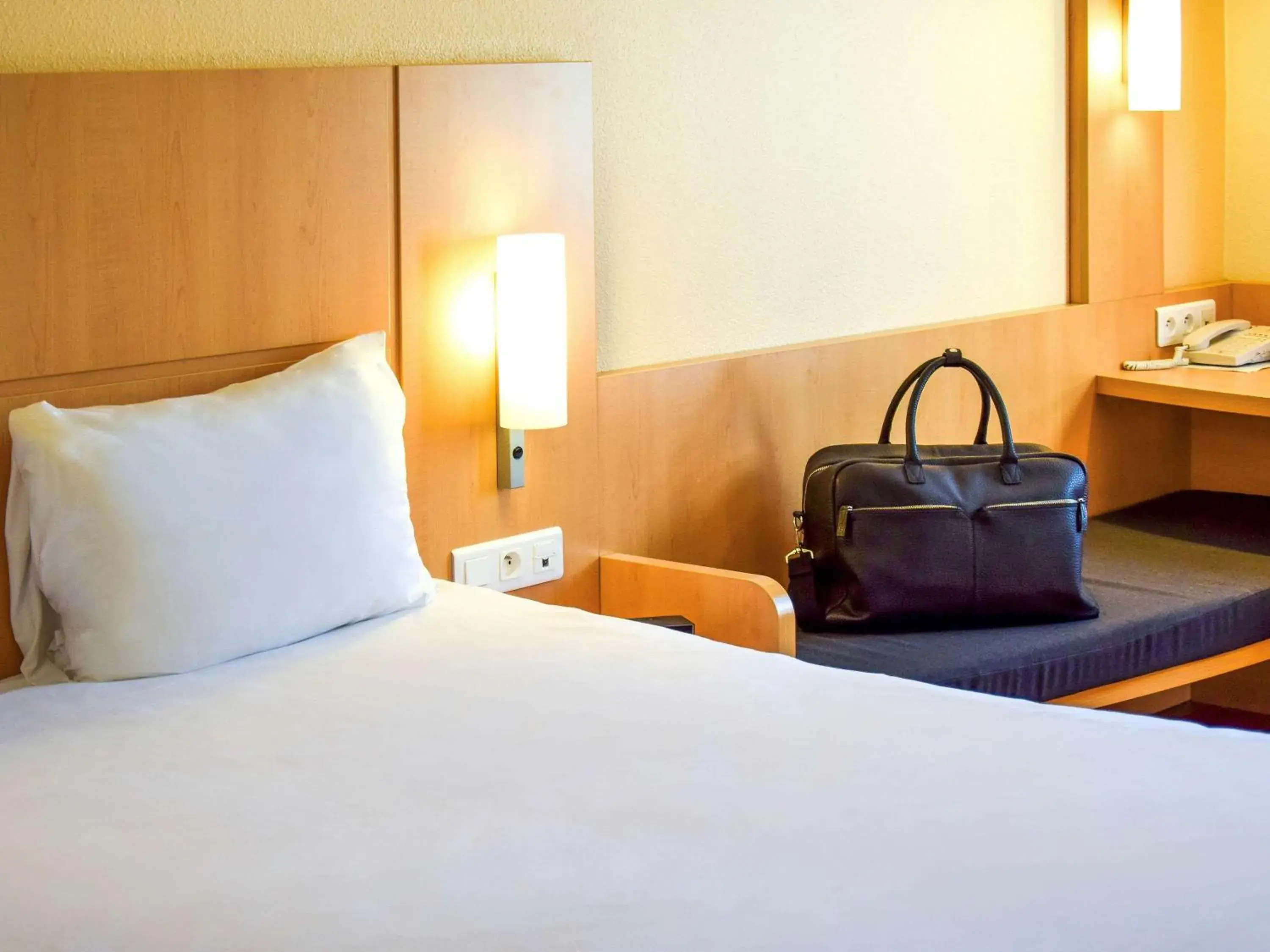 Single Room with Double Bed in ibis Nancy Centre Gare et Congres Single Room with Double Bed in ibis Nancy Centre Gare et Congres