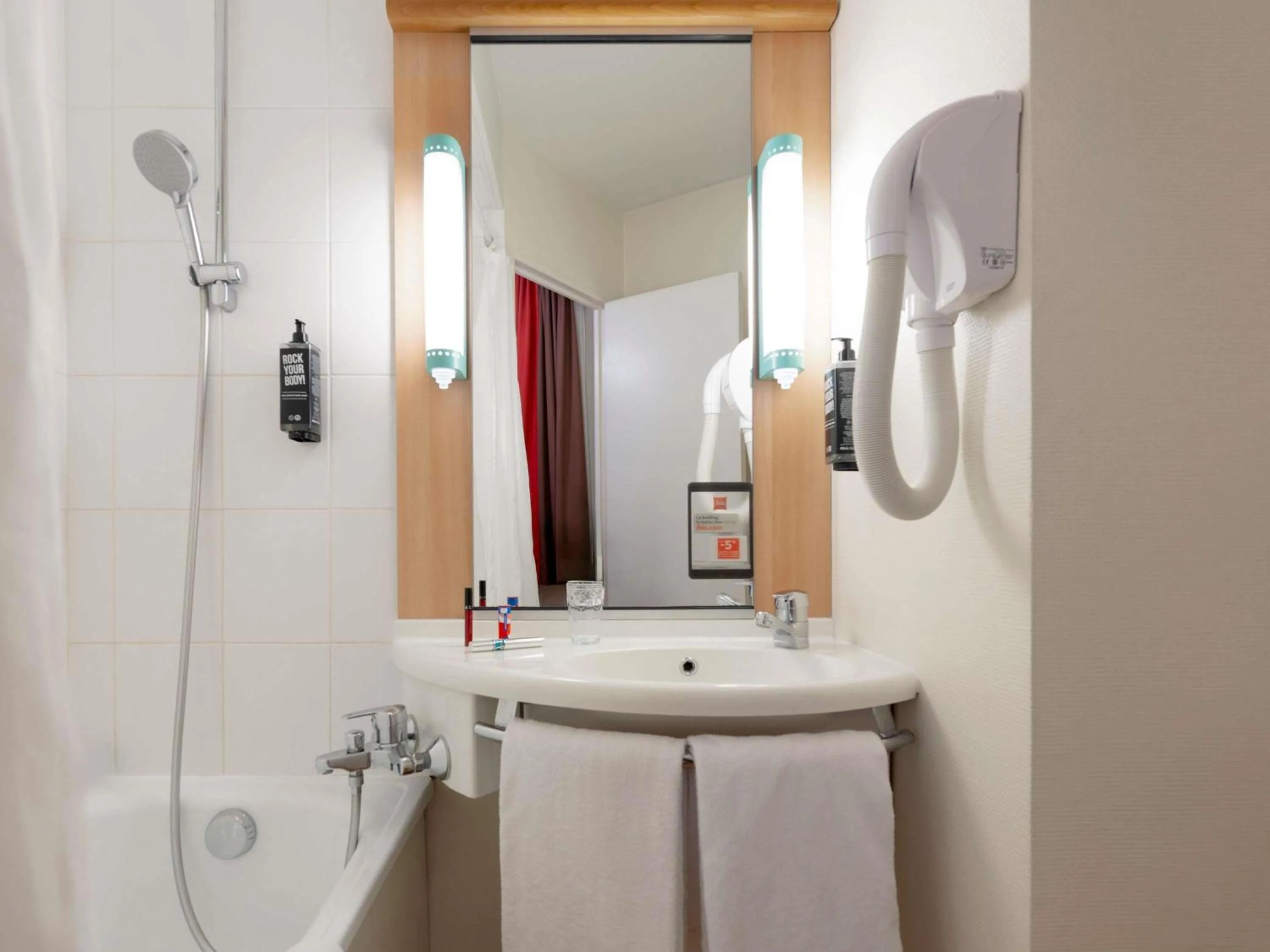 Bedroom in ibis Nancy Centre Gare et Congres