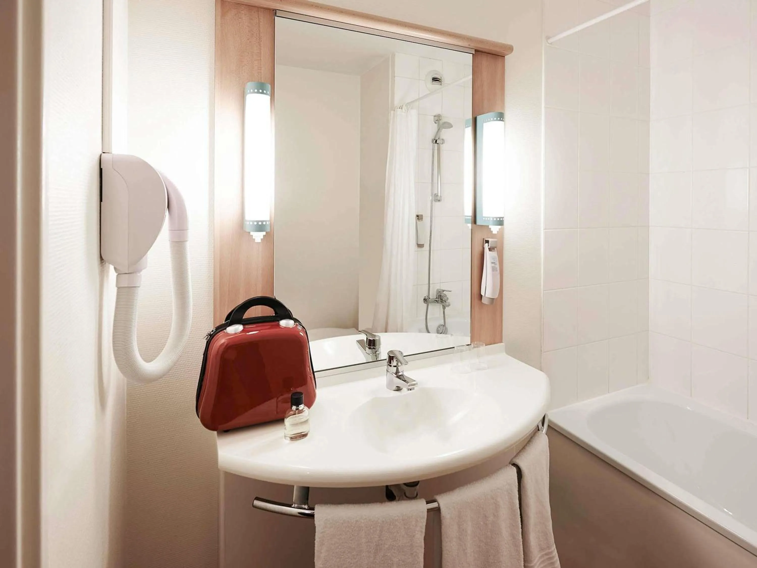 Bedroom in ibis Nancy Centre Gare et Congres