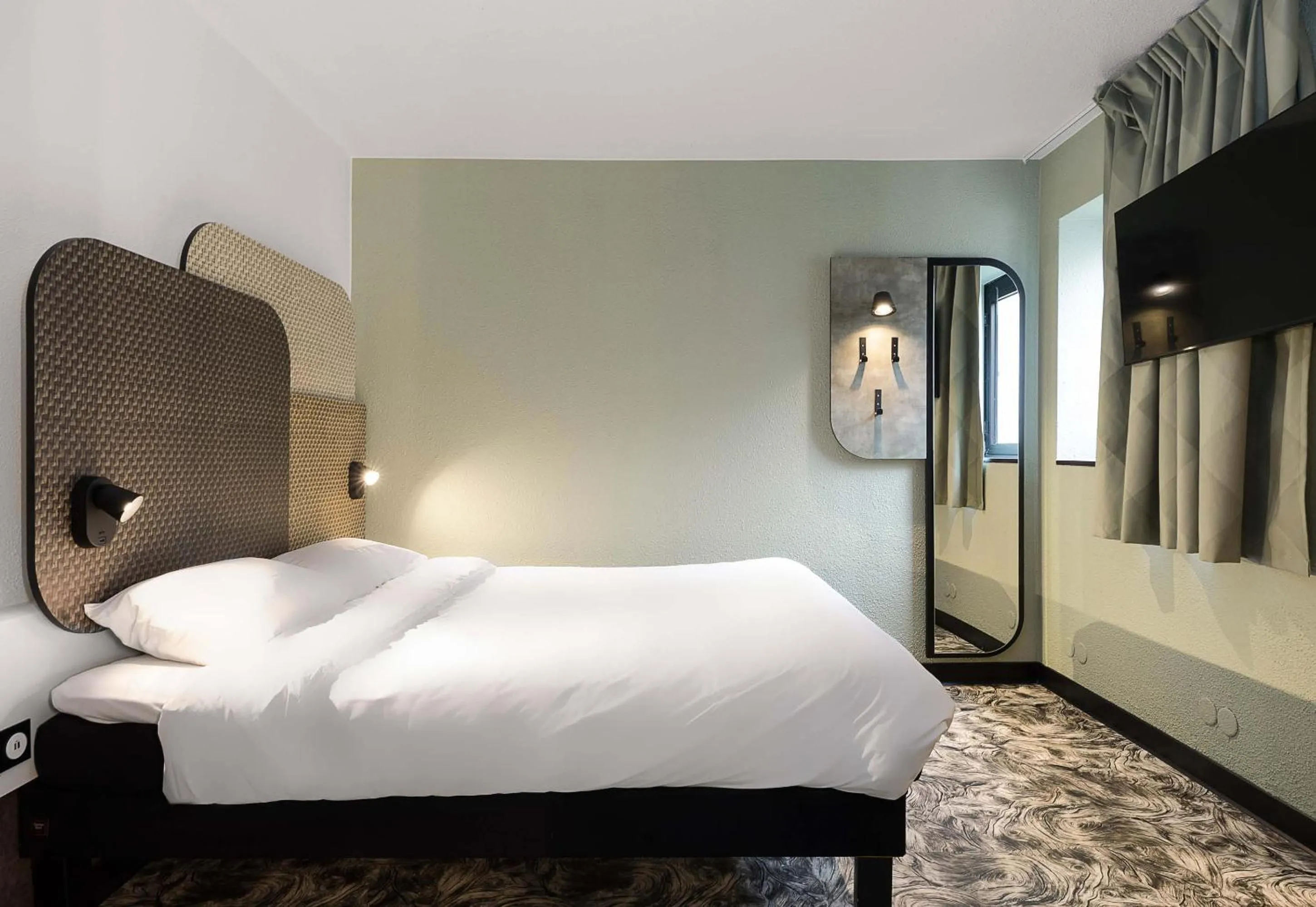 Bed in B&B HOTEL Rouen Centre Rive Gauche