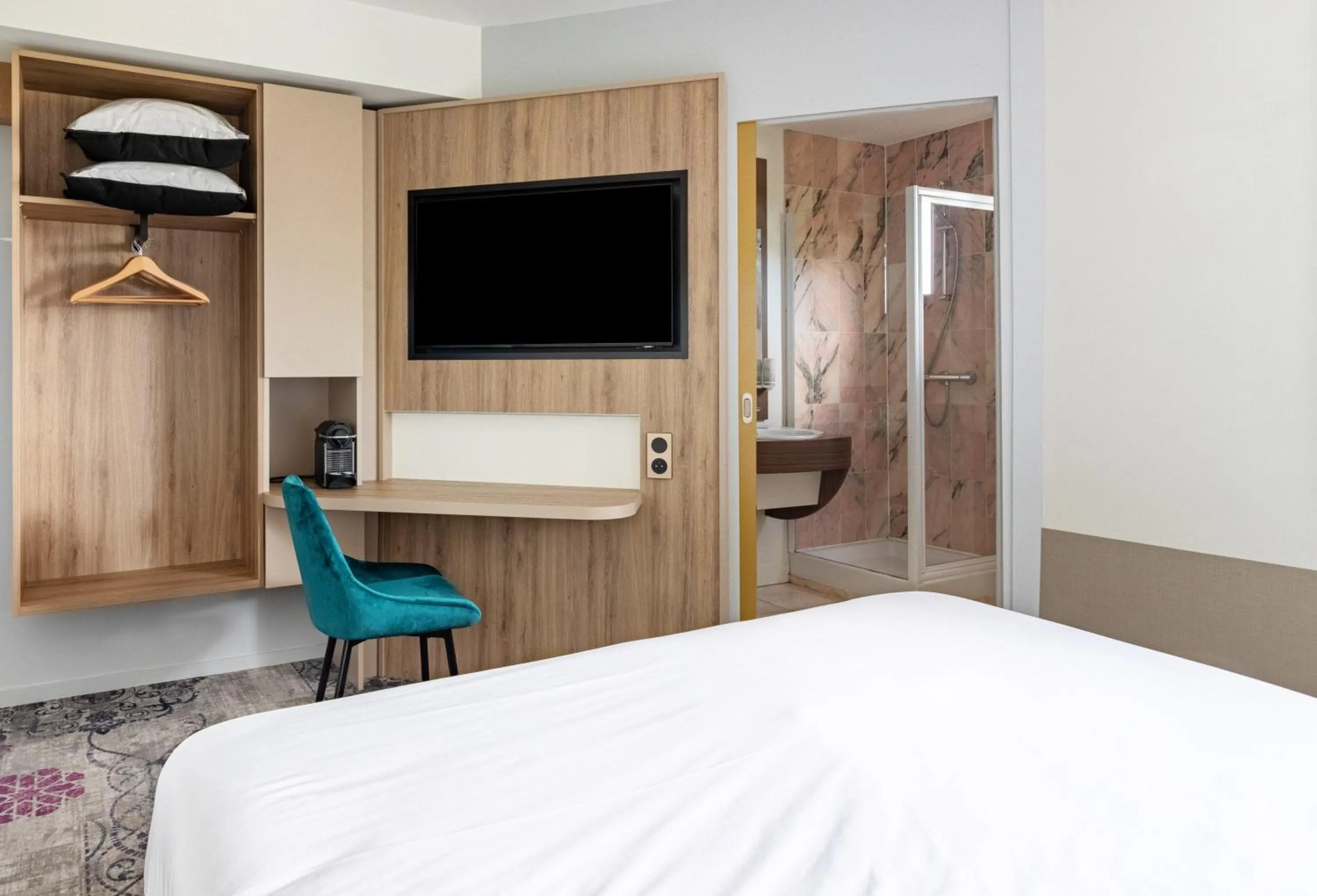 Bedroom, Bed in Brit Hotel Angers Parc Expo - L'Acropole