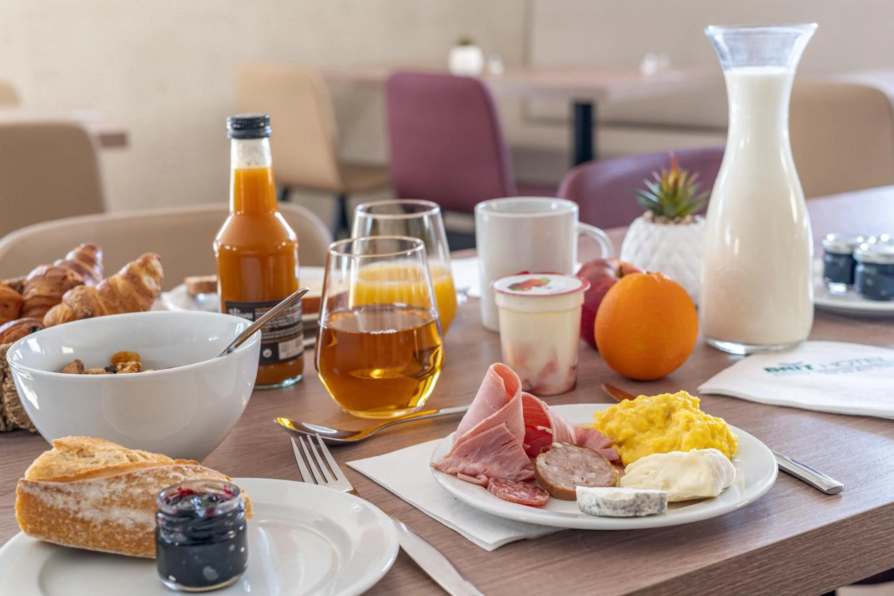 Breakfast in Brit Hotel Angers Parc Expo - L'Acropole