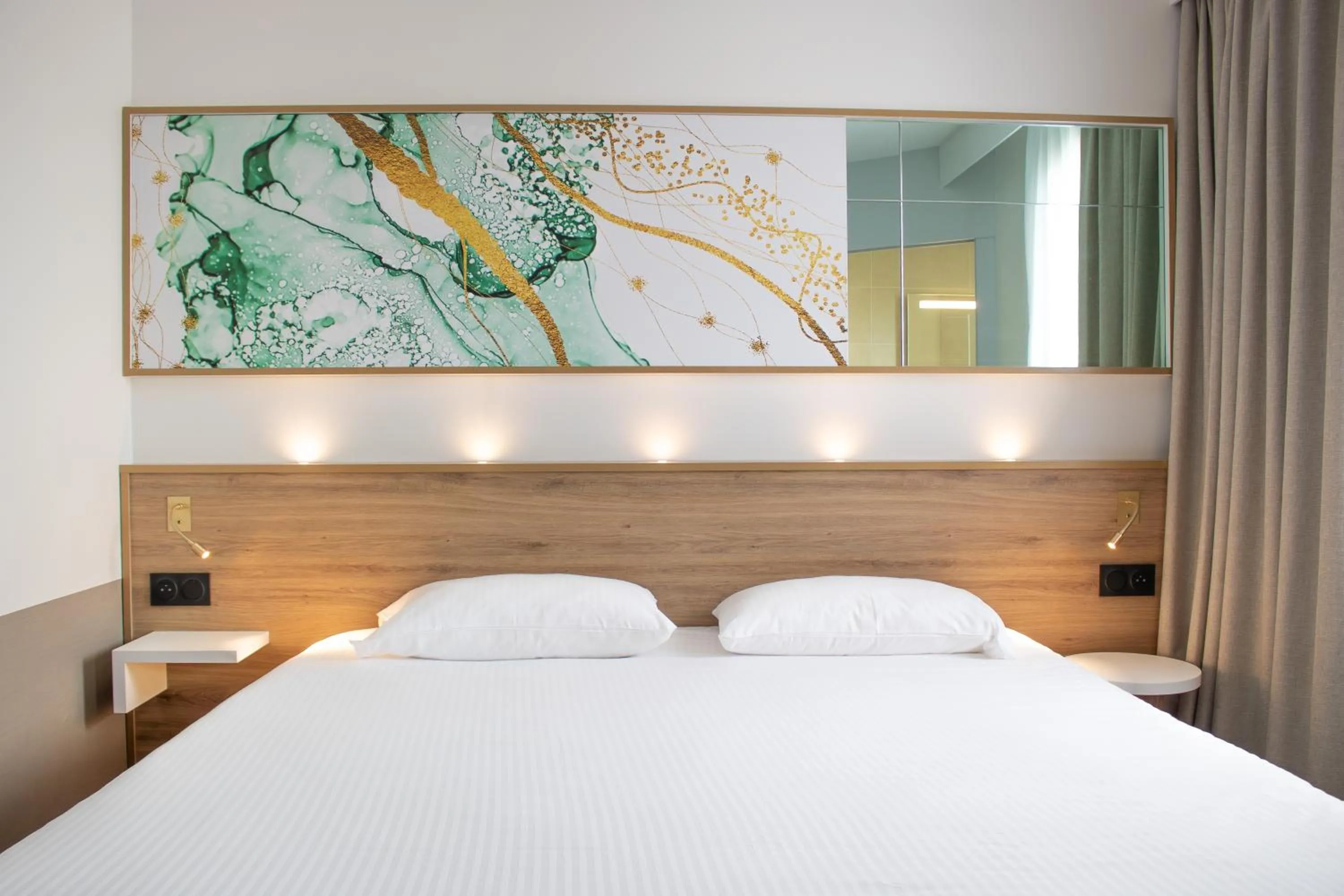 Bed in Brit Hotel Angers Parc Expo - L'Acropole