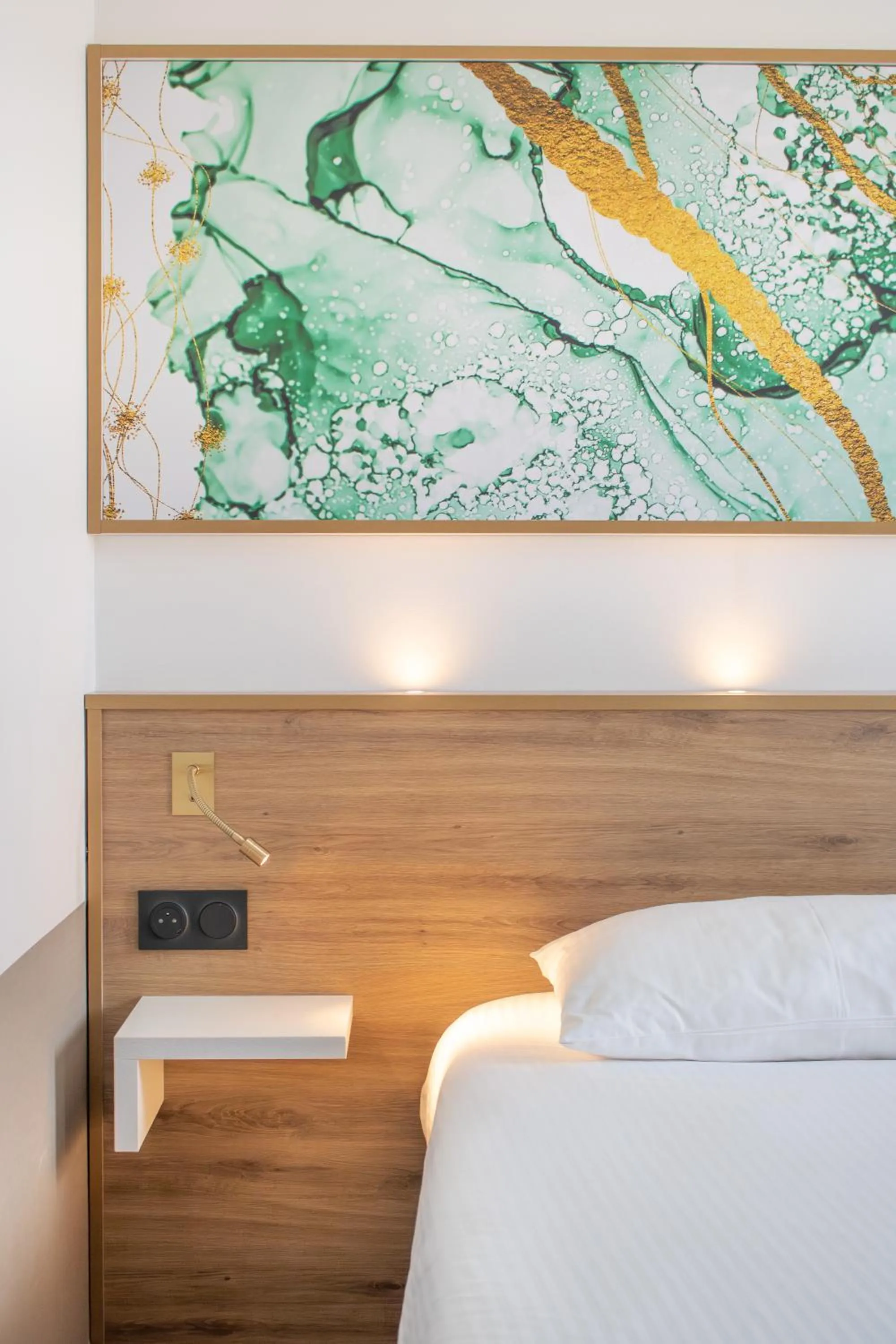 Bed in Brit Hotel Angers Parc Expo - L'Acropole