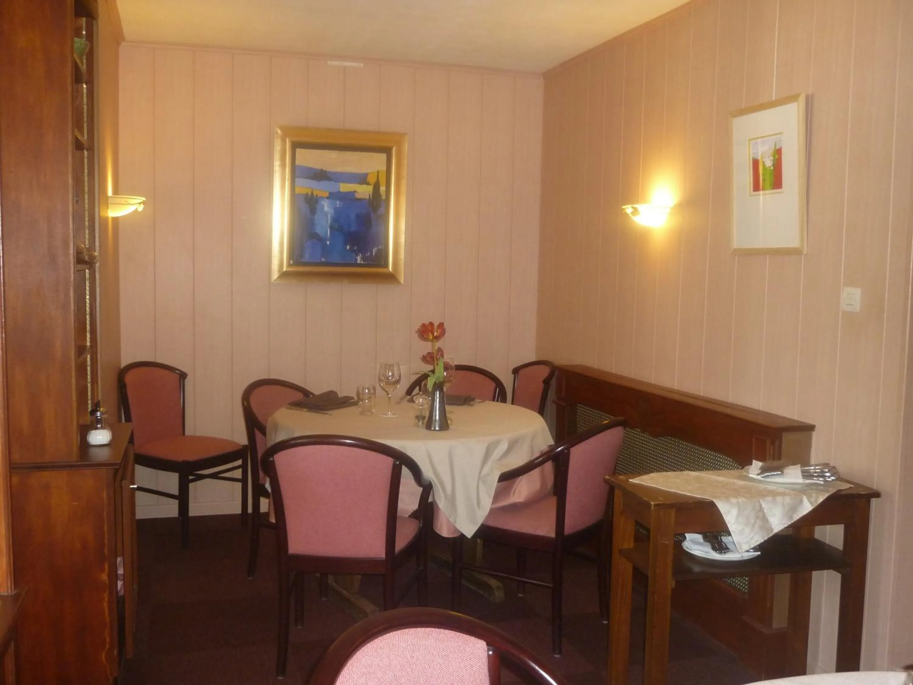 Restaurant/places to eat in Logis Hotel Le Relais du Serre