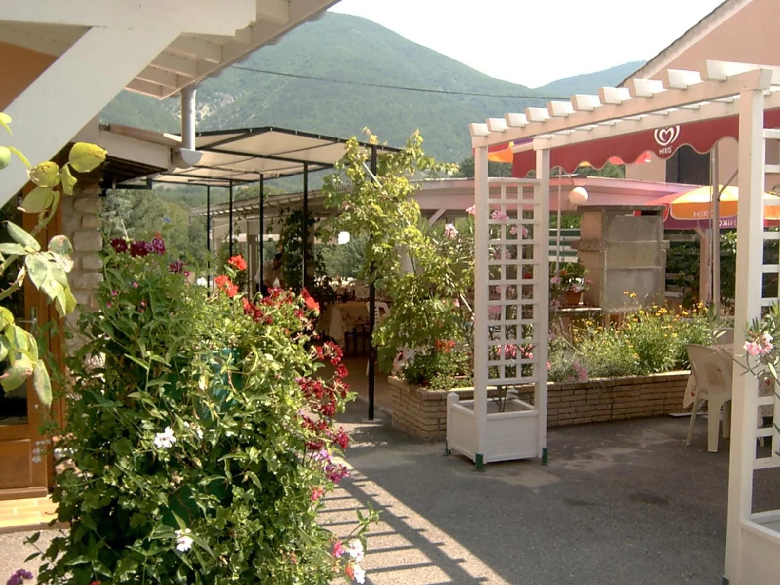 Decorative detail in Logis Hotel Le Relais du Serre