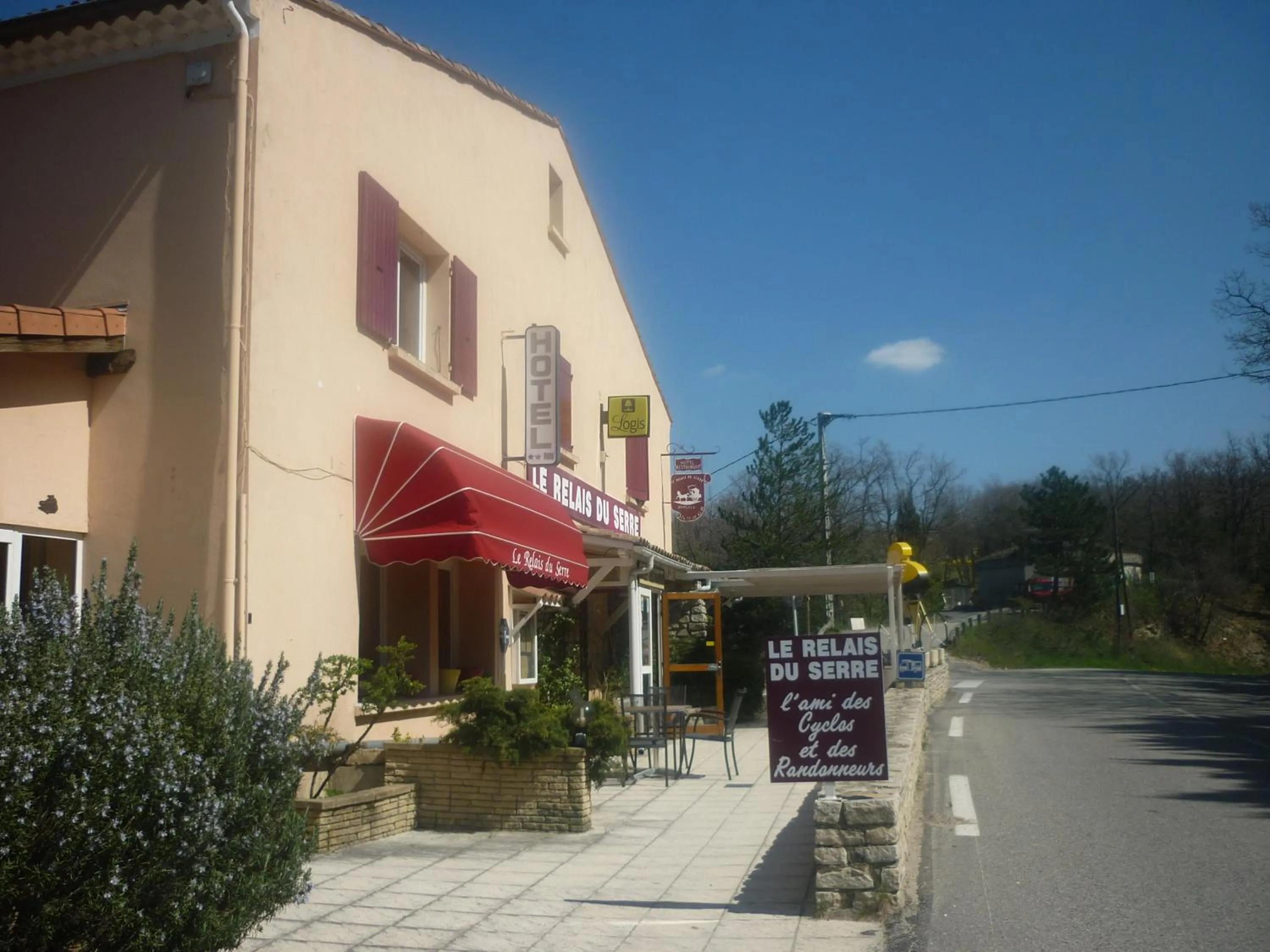 Facade/entrance in Logis Hotel Le Relais du Serre