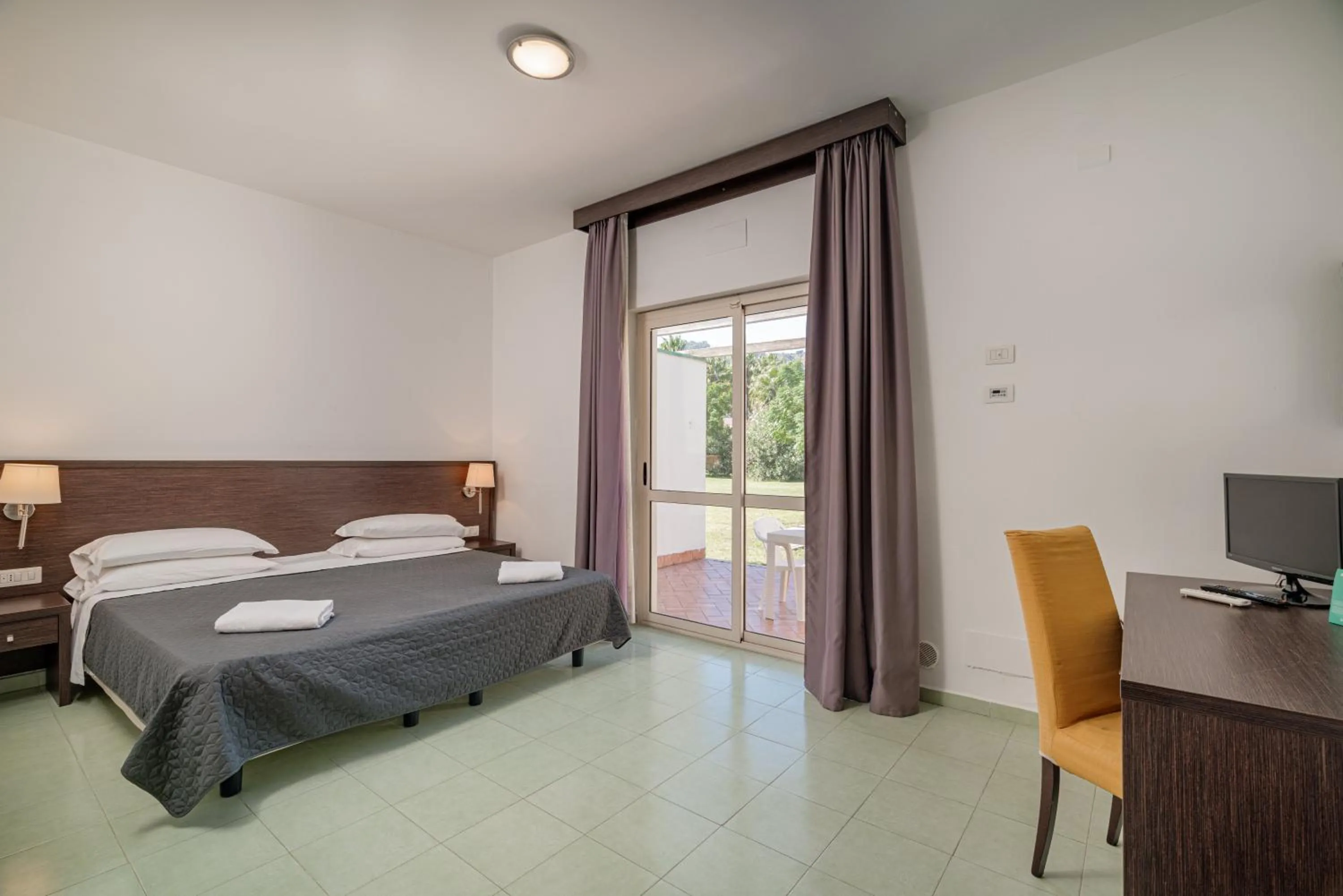 Bedroom, Bed in Club Esse Sunbeach