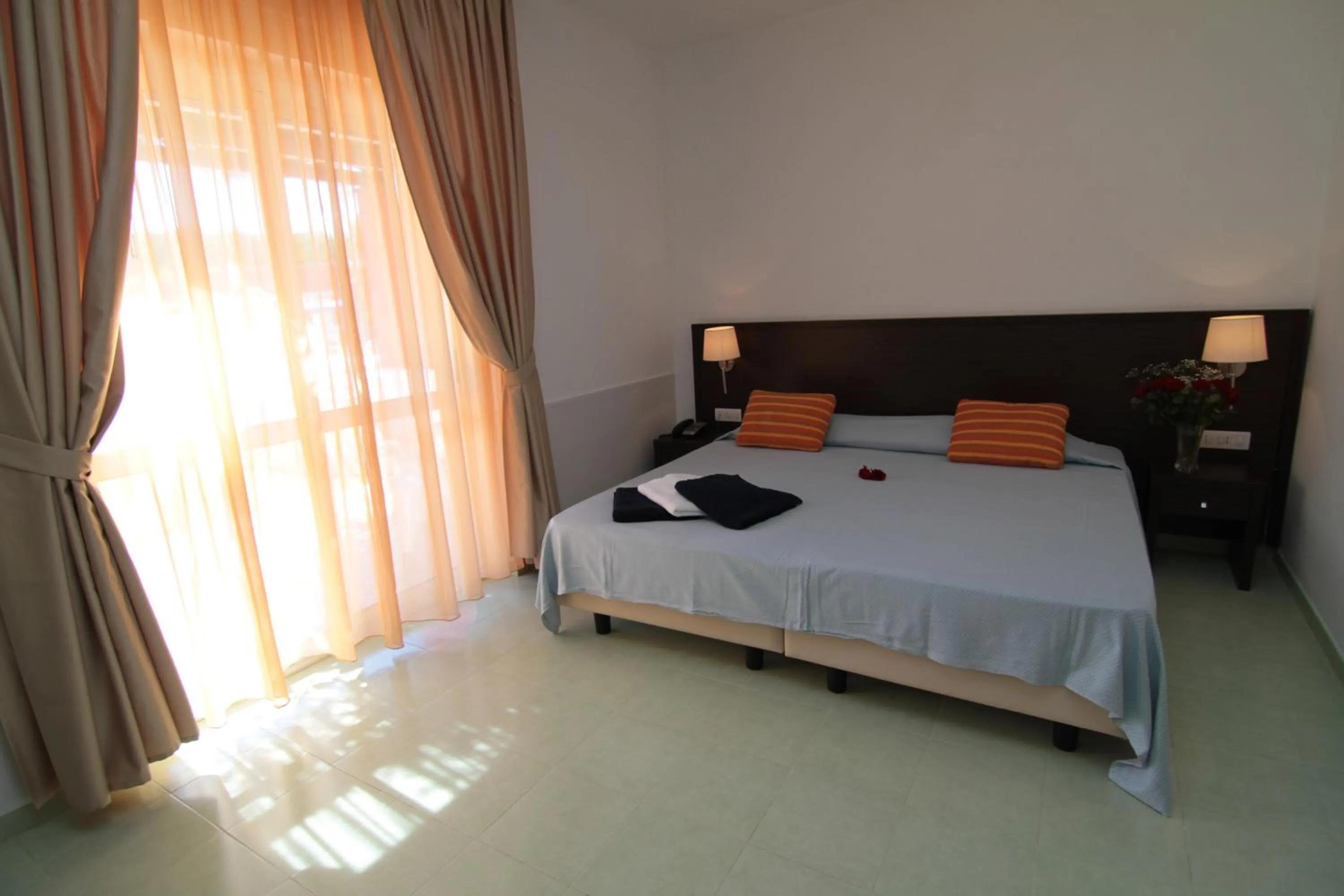 Photo of the whole room, Bed in Club Esse Sunbeach