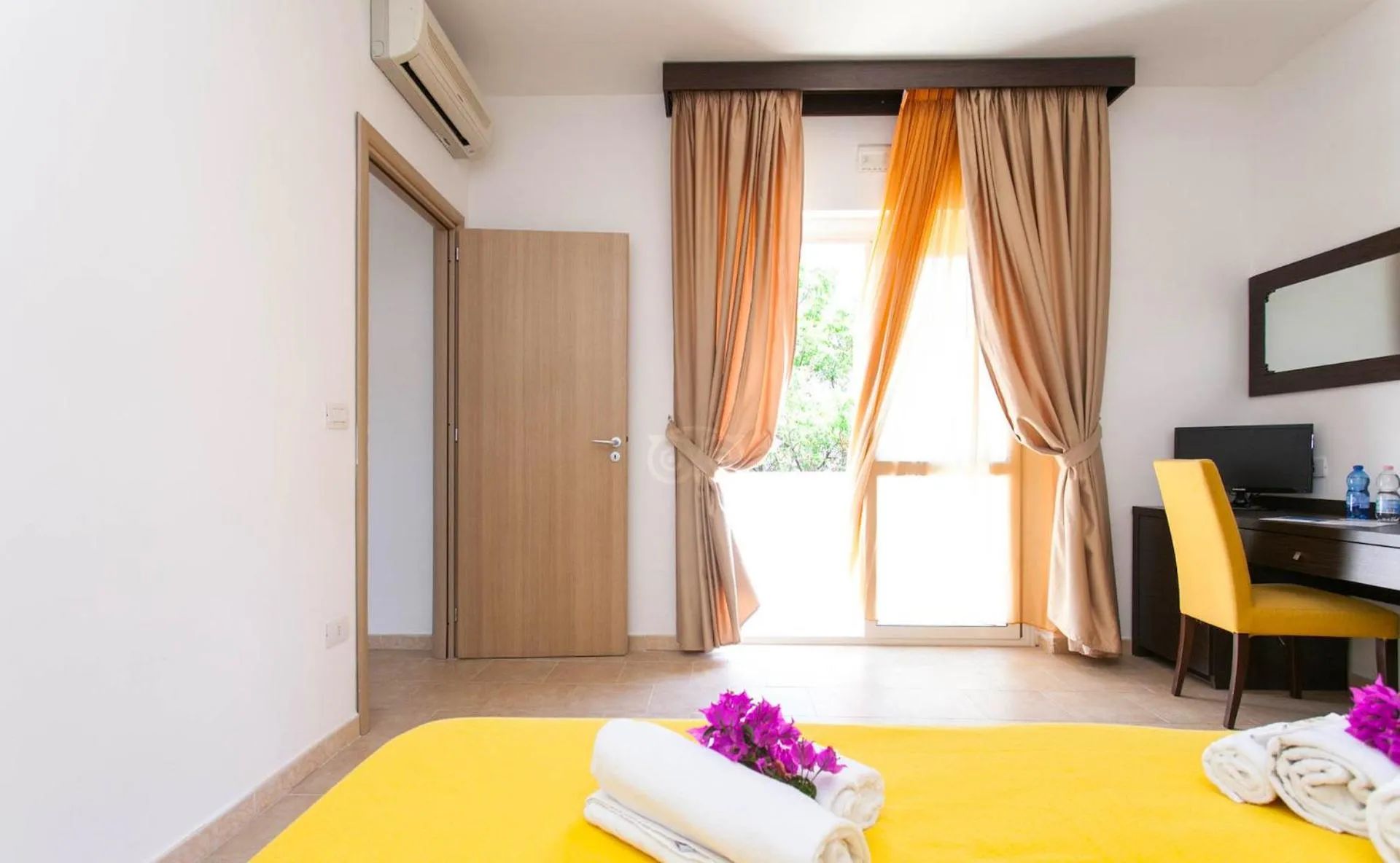 Photo of the whole room, Bed in Club Esse Sunbeach