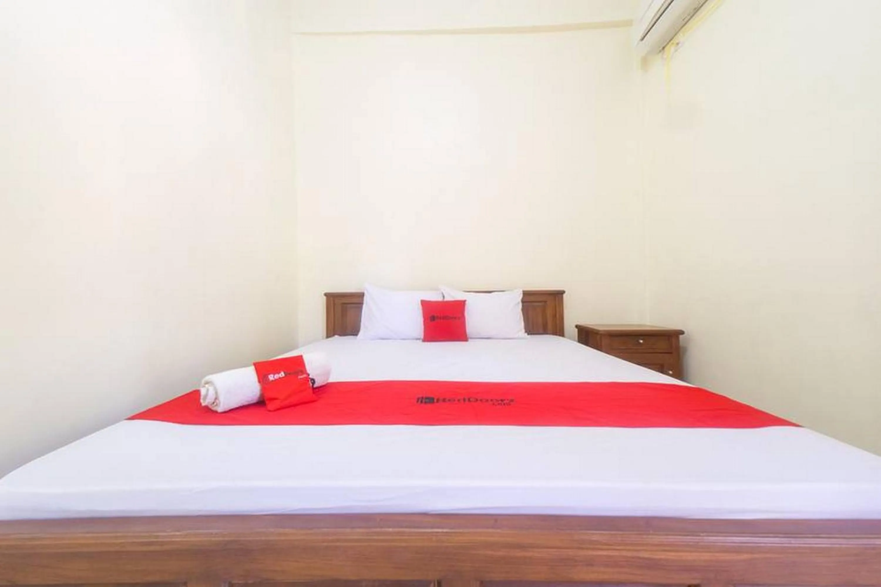 Bedroom, Bed in RedDoorz near Nusa Cendana University