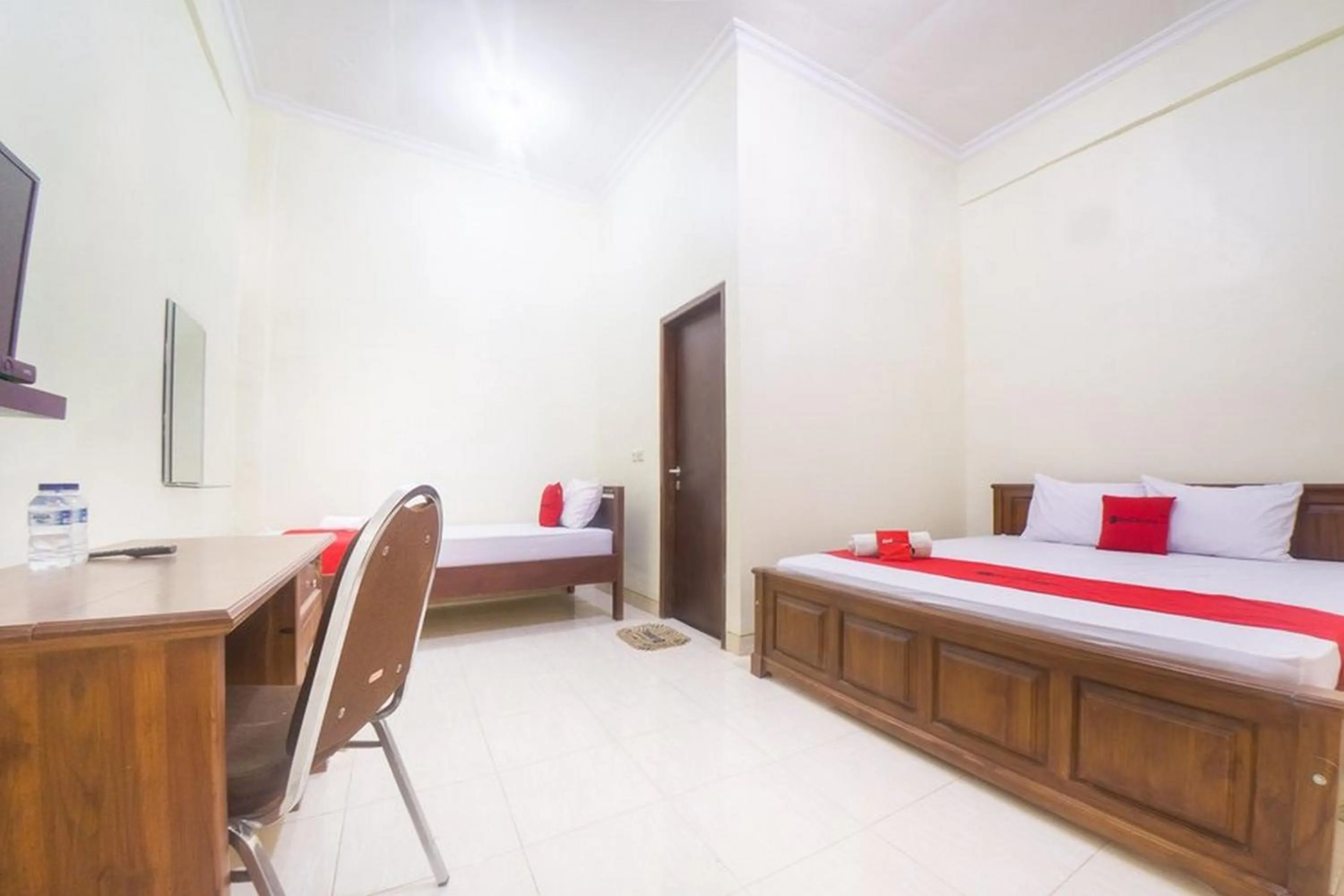 Bedroom, Bed in RedDoorz near Nusa Cendana University