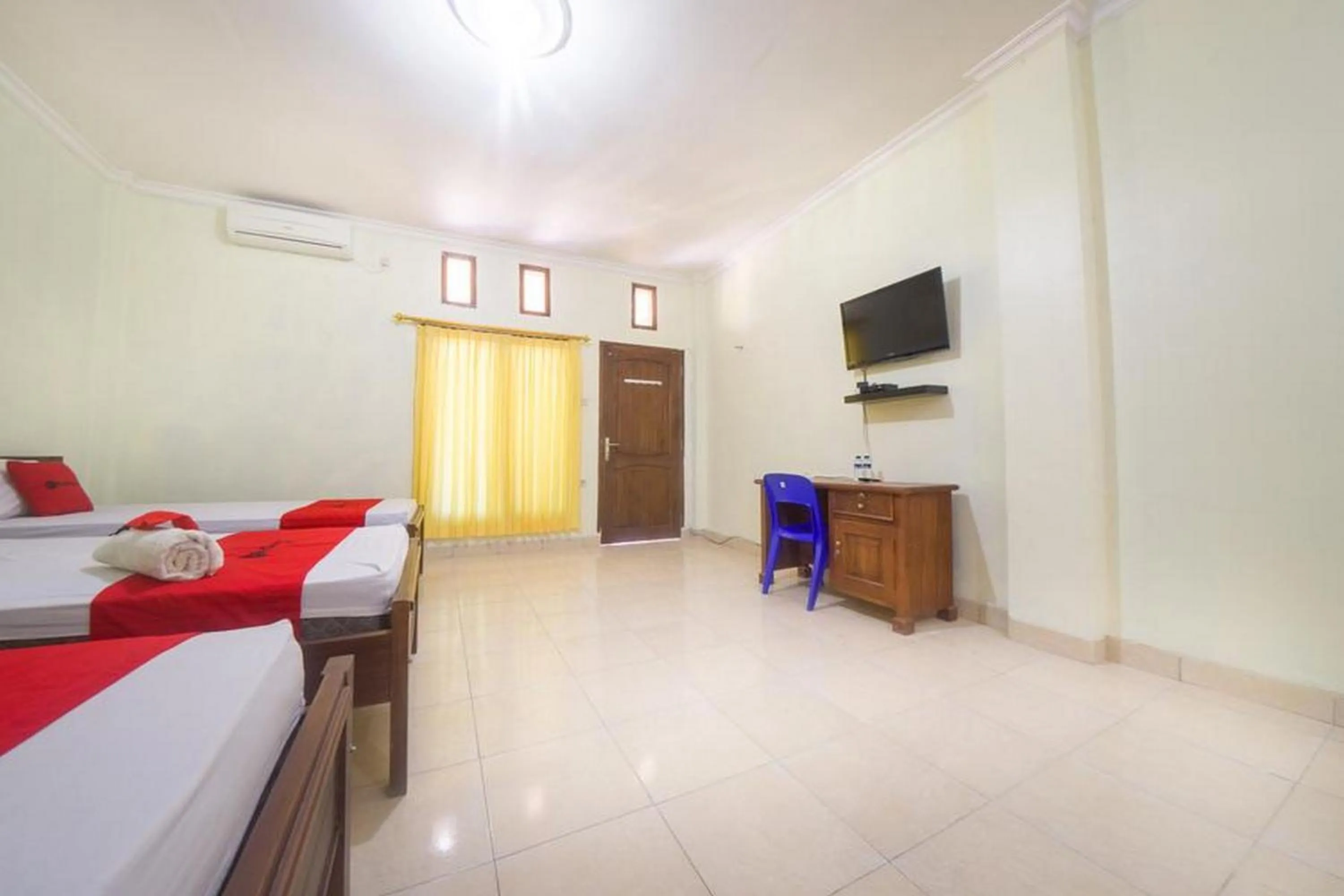 Bedroom, Bed in RedDoorz near Nusa Cendana University