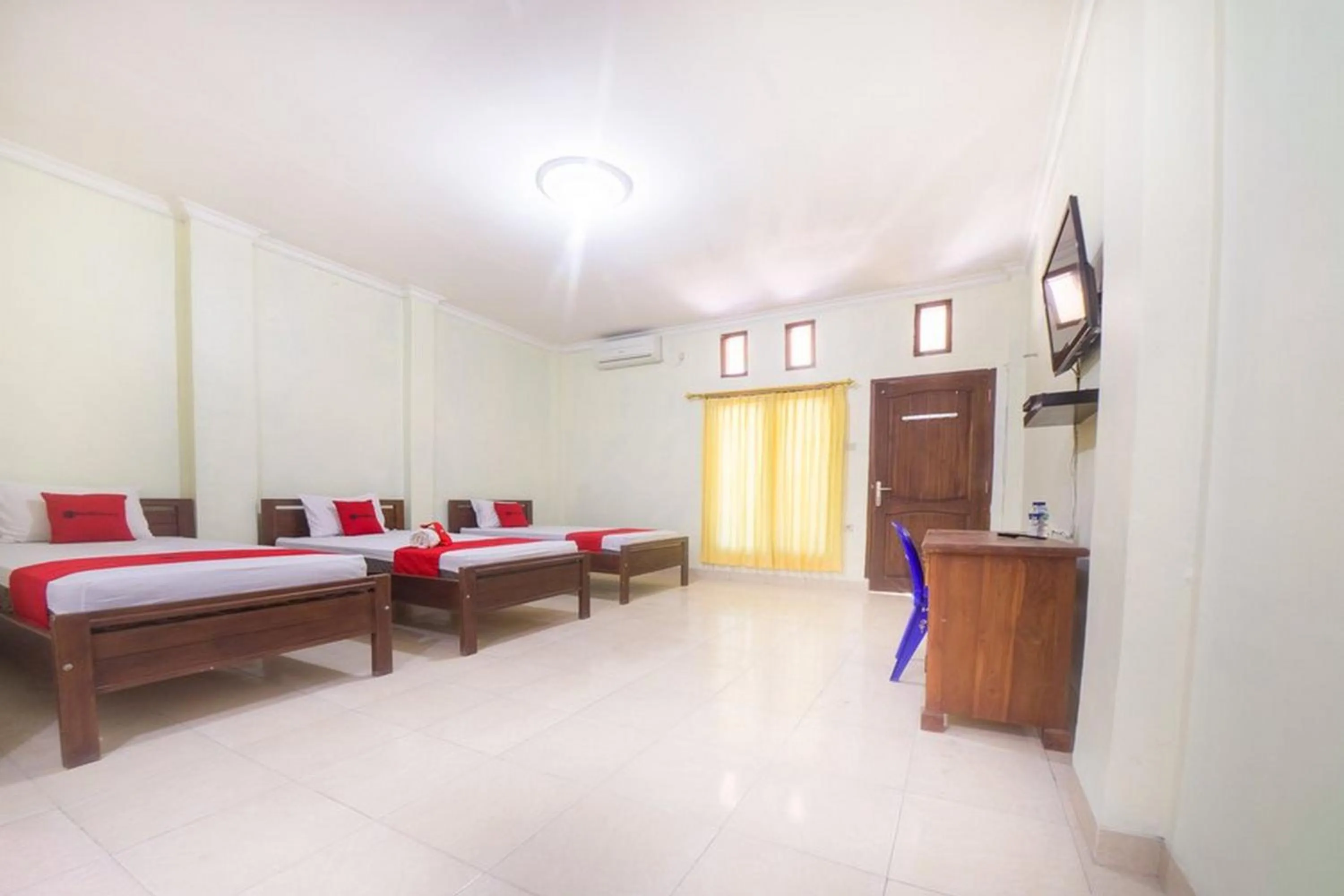 Bedroom, Bed in RedDoorz near Nusa Cendana University