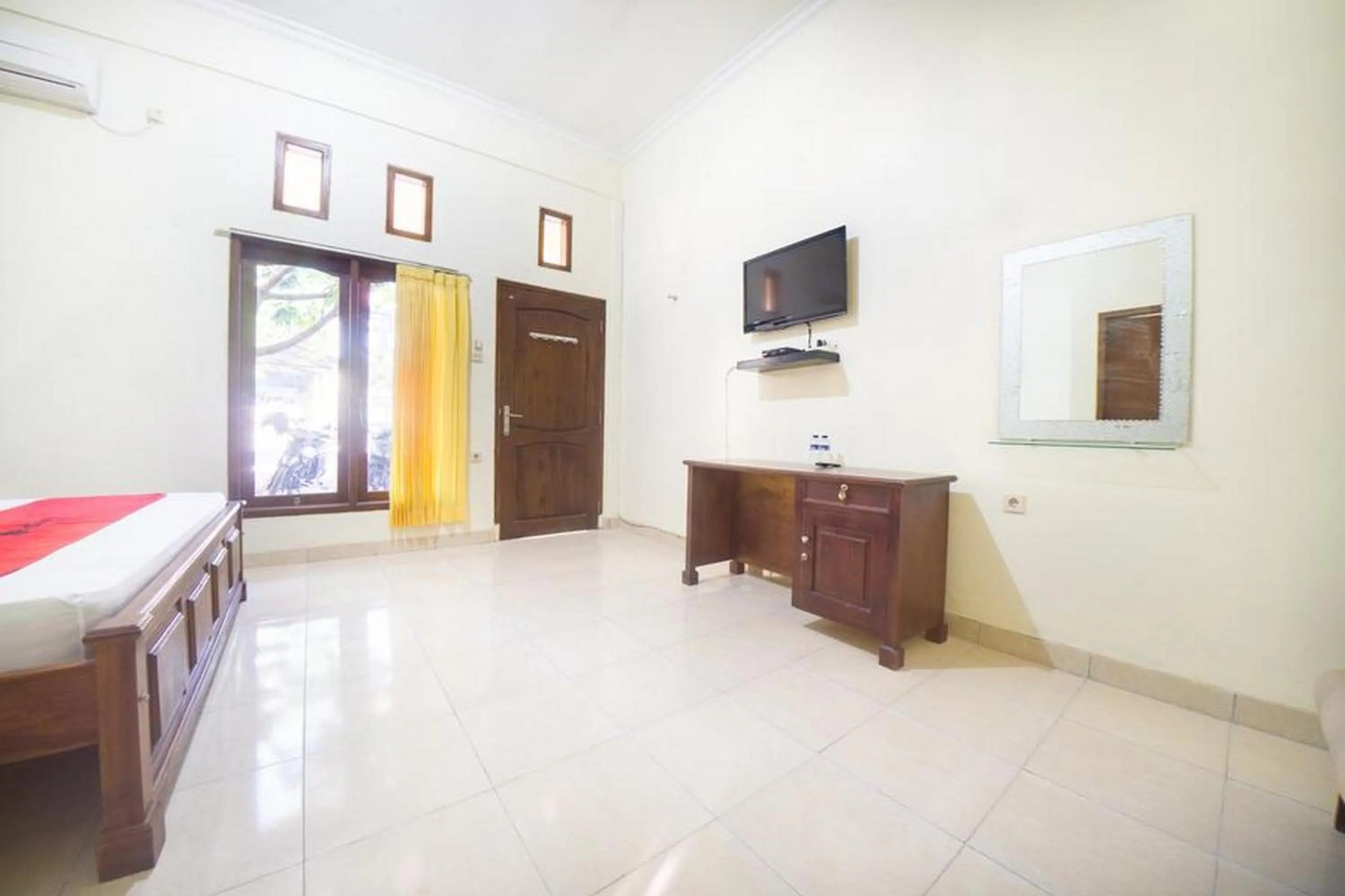 Bedroom, Bed in RedDoorz near Nusa Cendana University