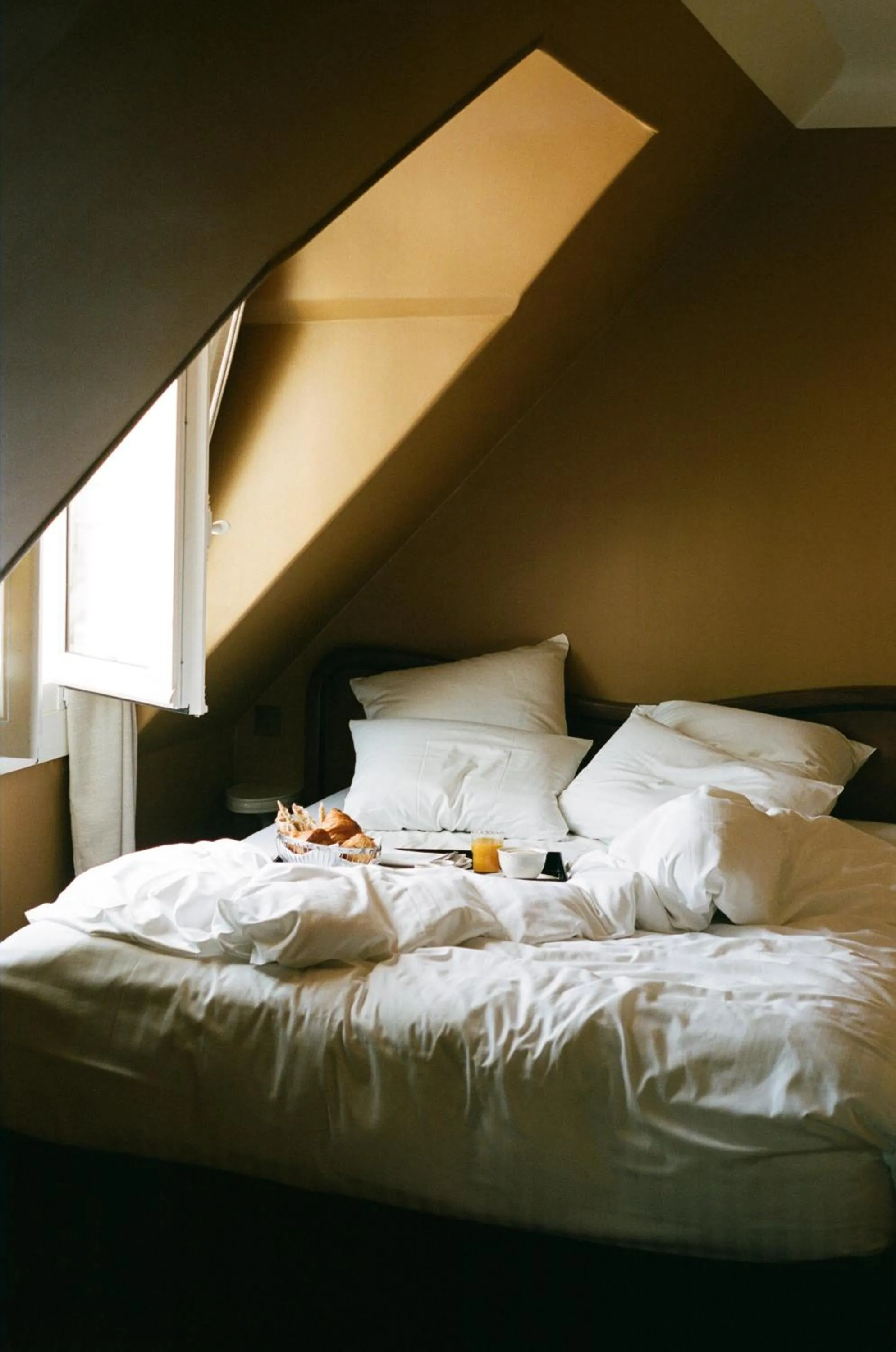 Breakfast, Bed in Hotel Rochechouart, a Member of Design Hotels
