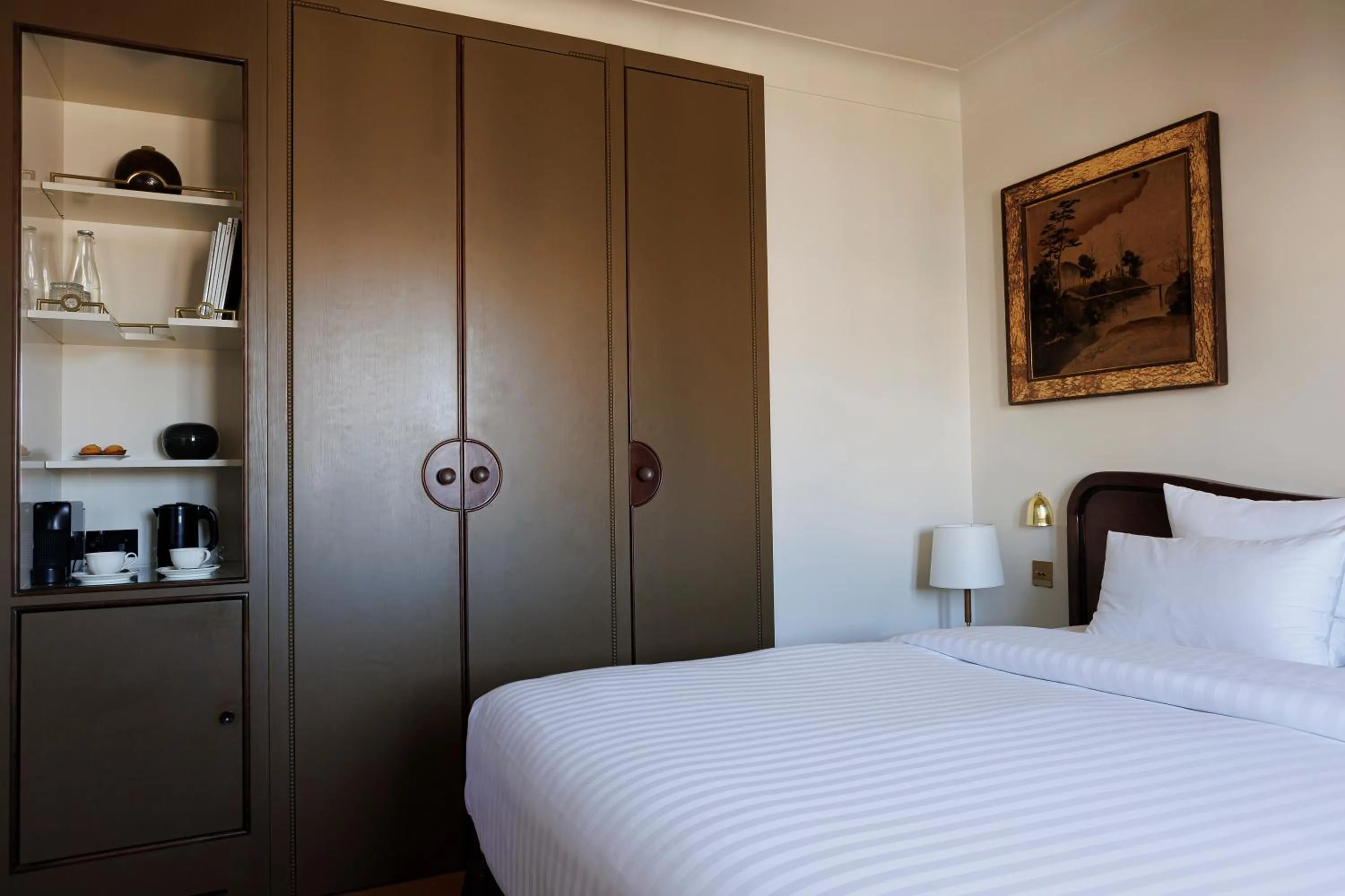 wardrobe, Bed in Hotel Rochechouart, a Member of Design Hotels