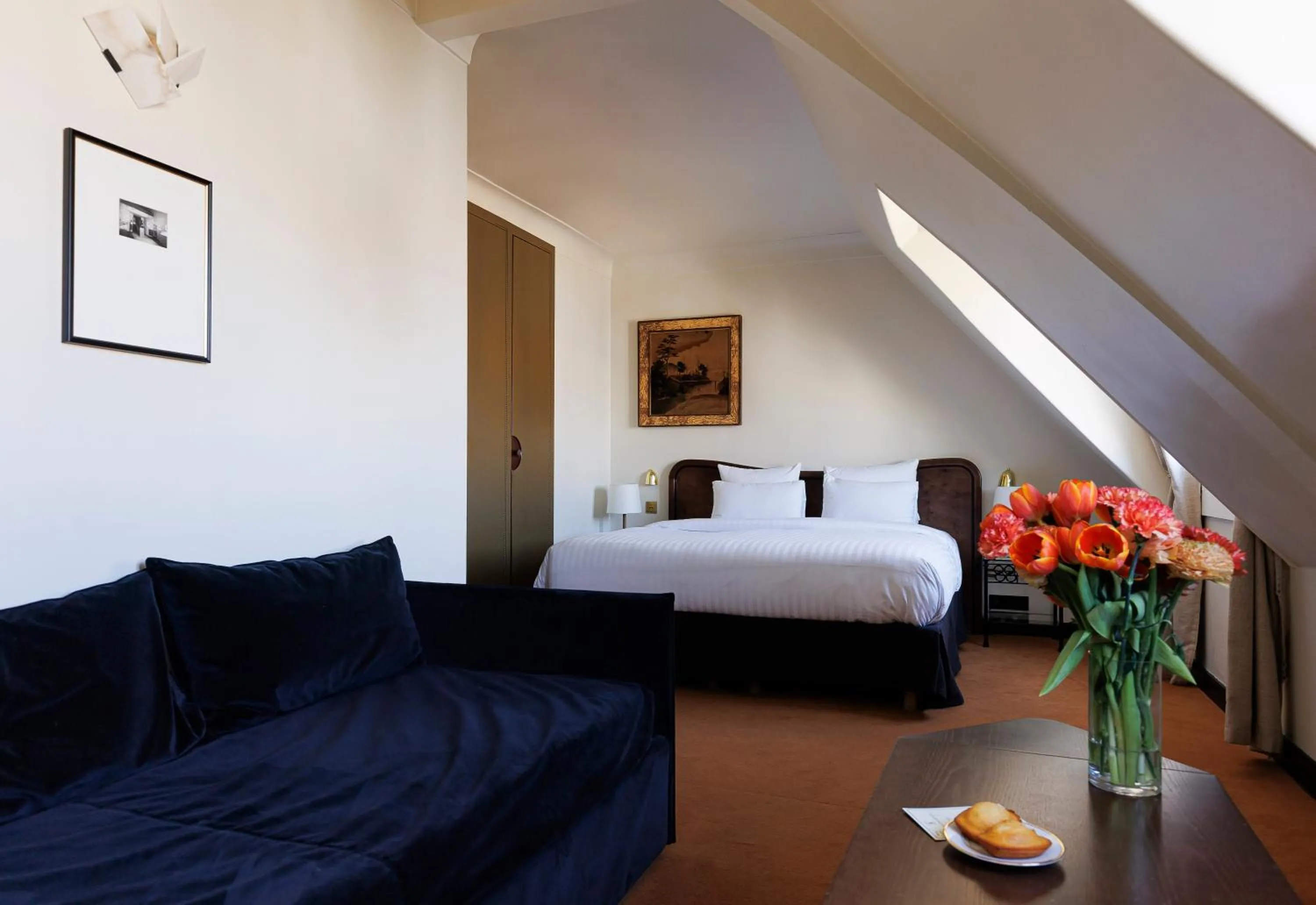 Photo of the whole room, Bed in Hotel Rochechouart, a Member of Design Hotels