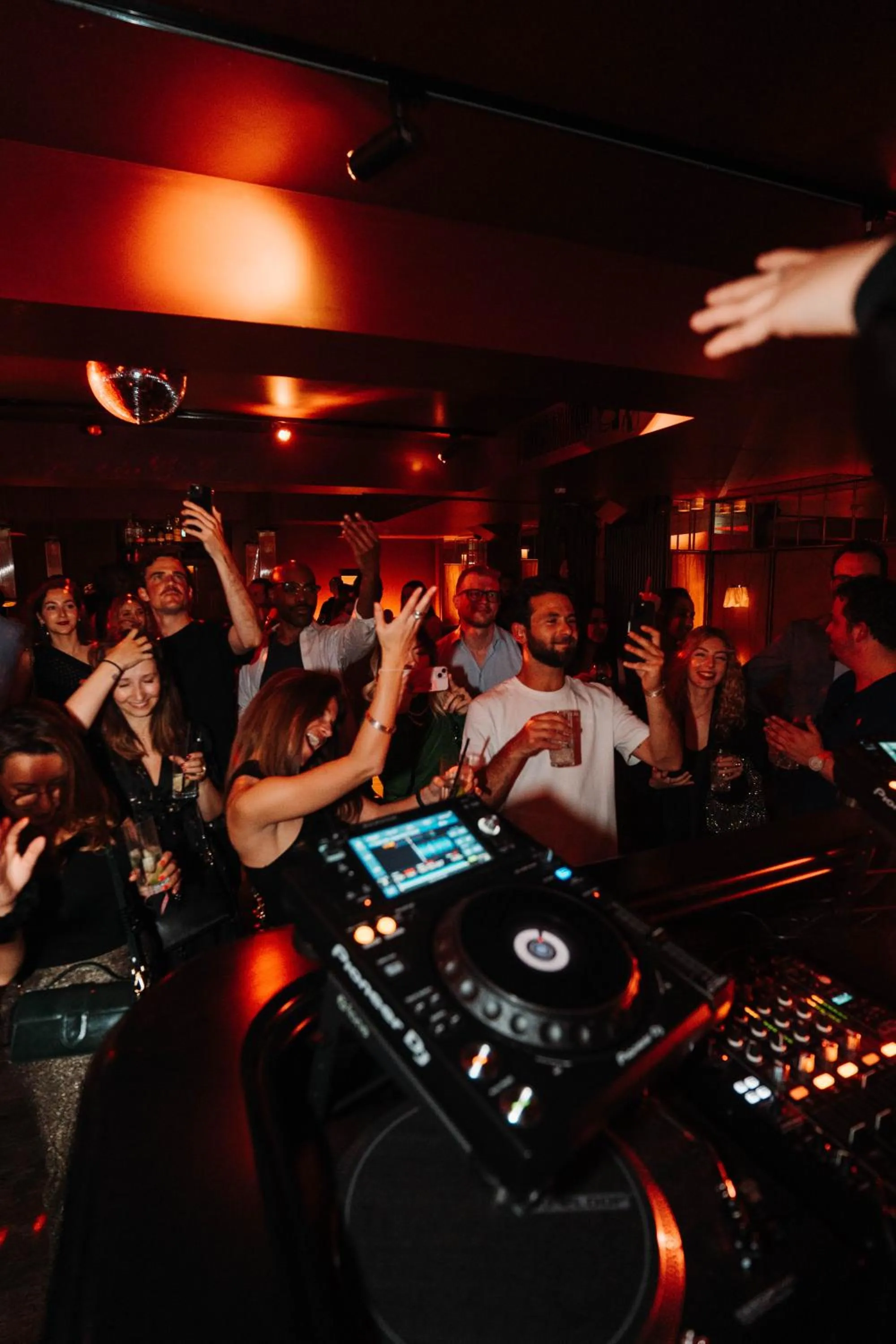 Nightclub / DJ in Hotel Rochechouart, a Member of Design Hotels