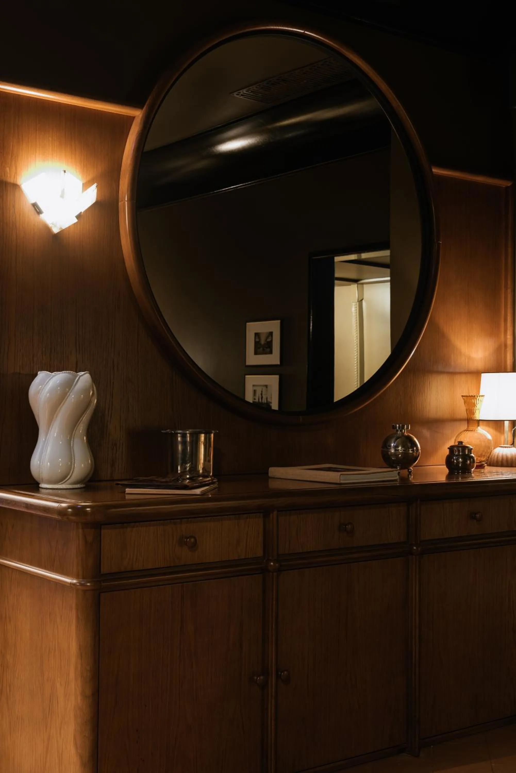 Lobby or reception in Hotel Rochechouart, a Member of Design Hotels