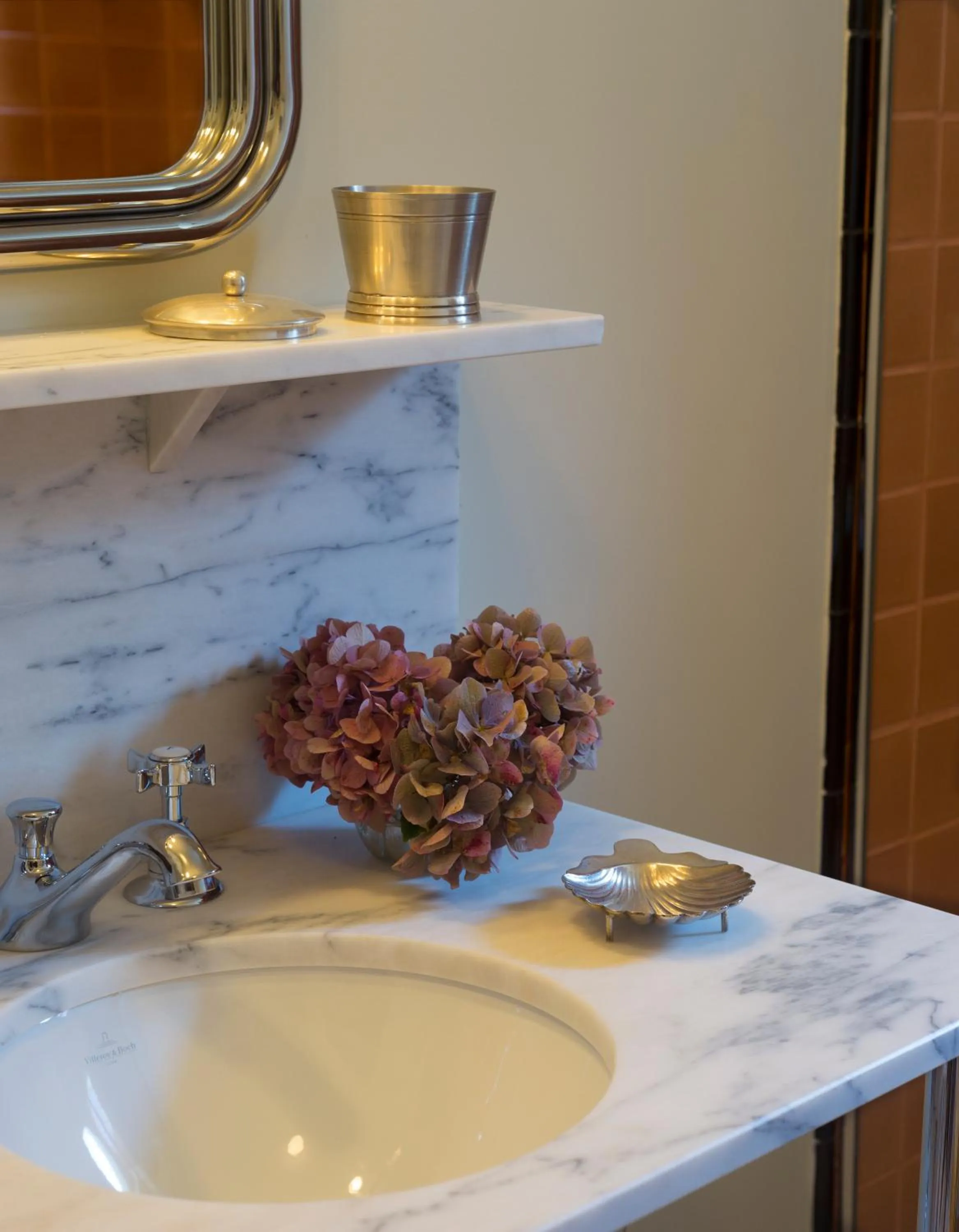Bathroom in Hotel Rochechouart, a Member of Design Hotels