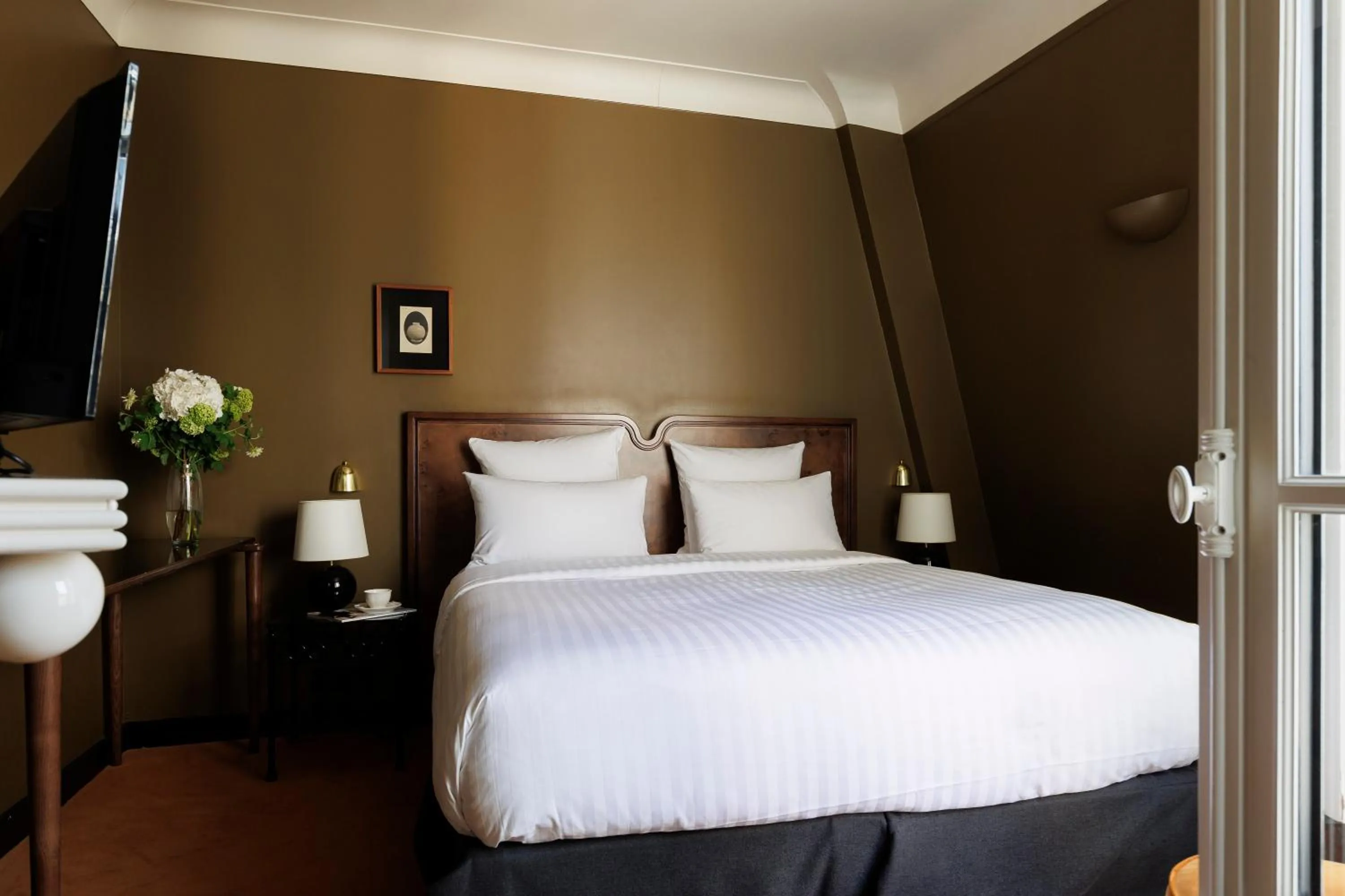 Bedroom, Bed in Hotel Rochechouart, a Member of Design Hotels