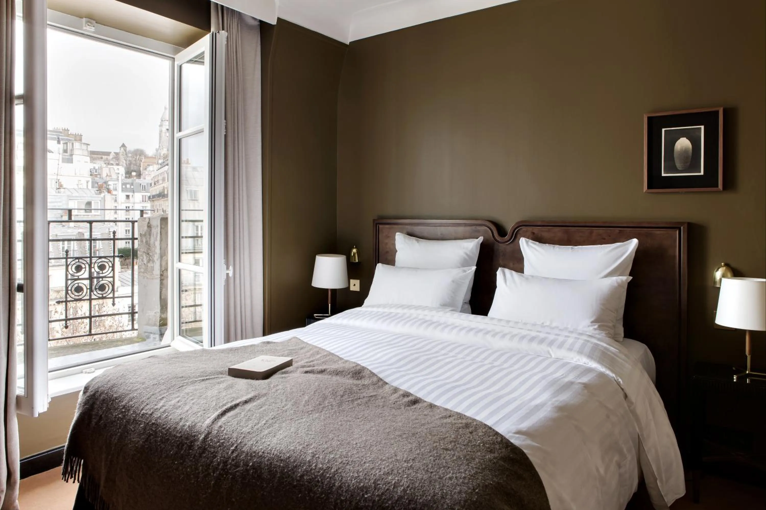 Photo of the whole room, Bed in Hotel Rochechouart, a Member of Design Hotels