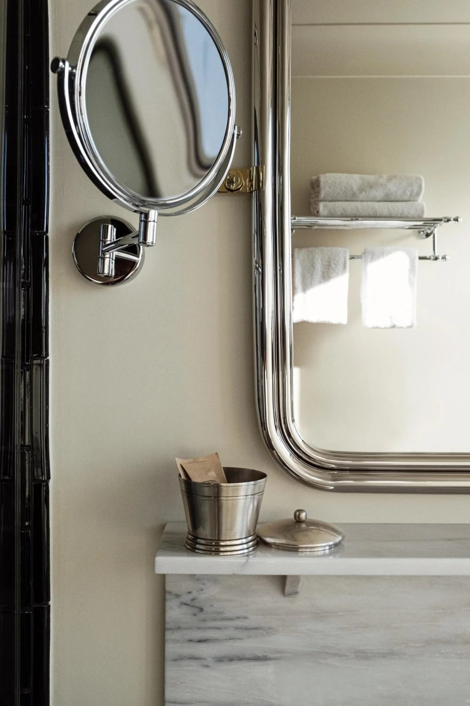 Bathroom in Hotel Rochechouart, a Member of Design Hotels