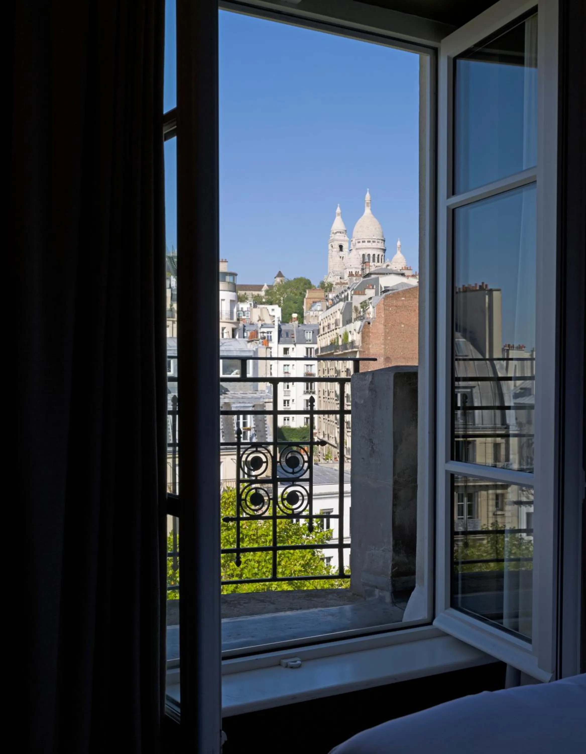 City view, Bed in Hotel Rochechouart, a Member of Design Hotels