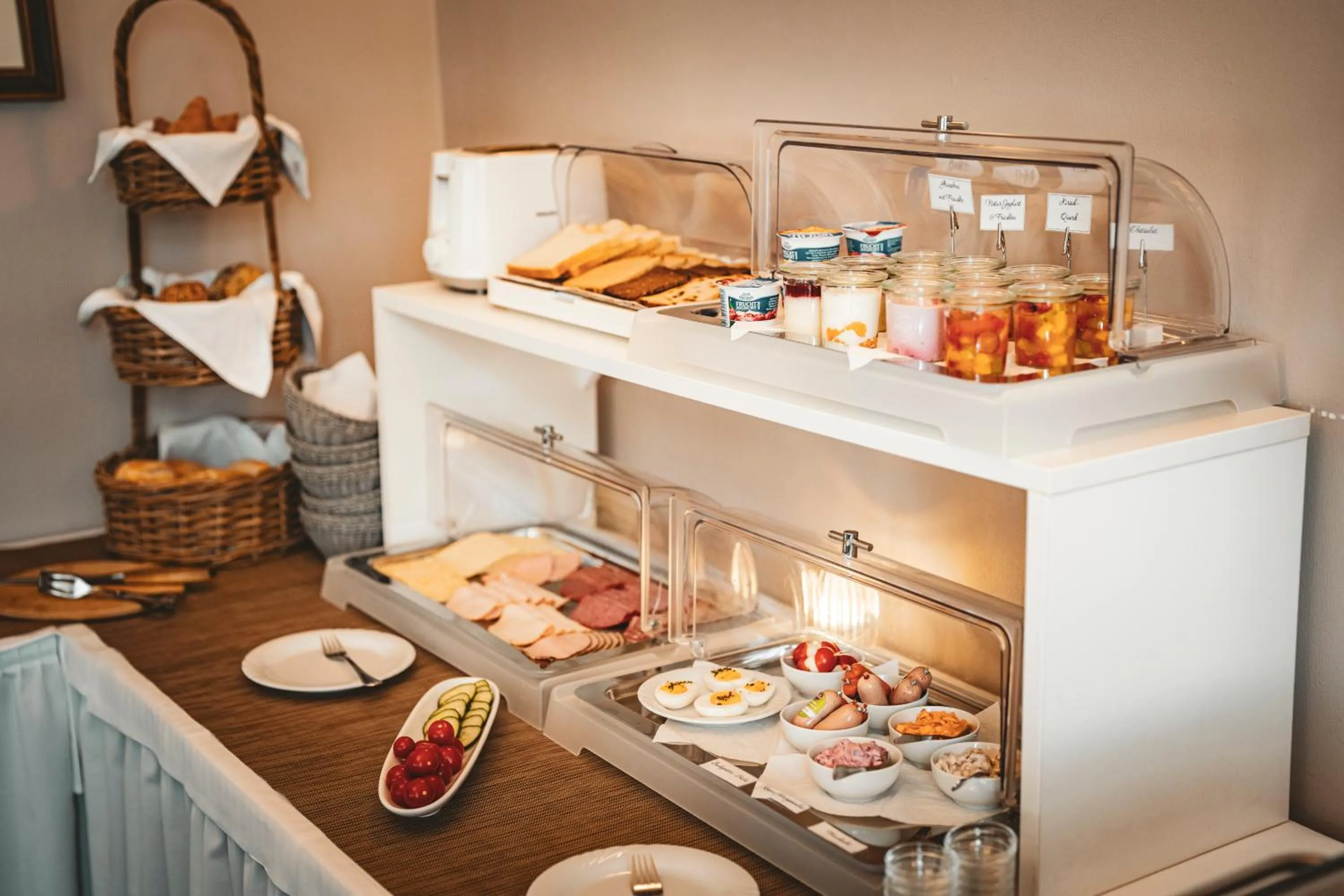 Breakfast in Hotel Kühl