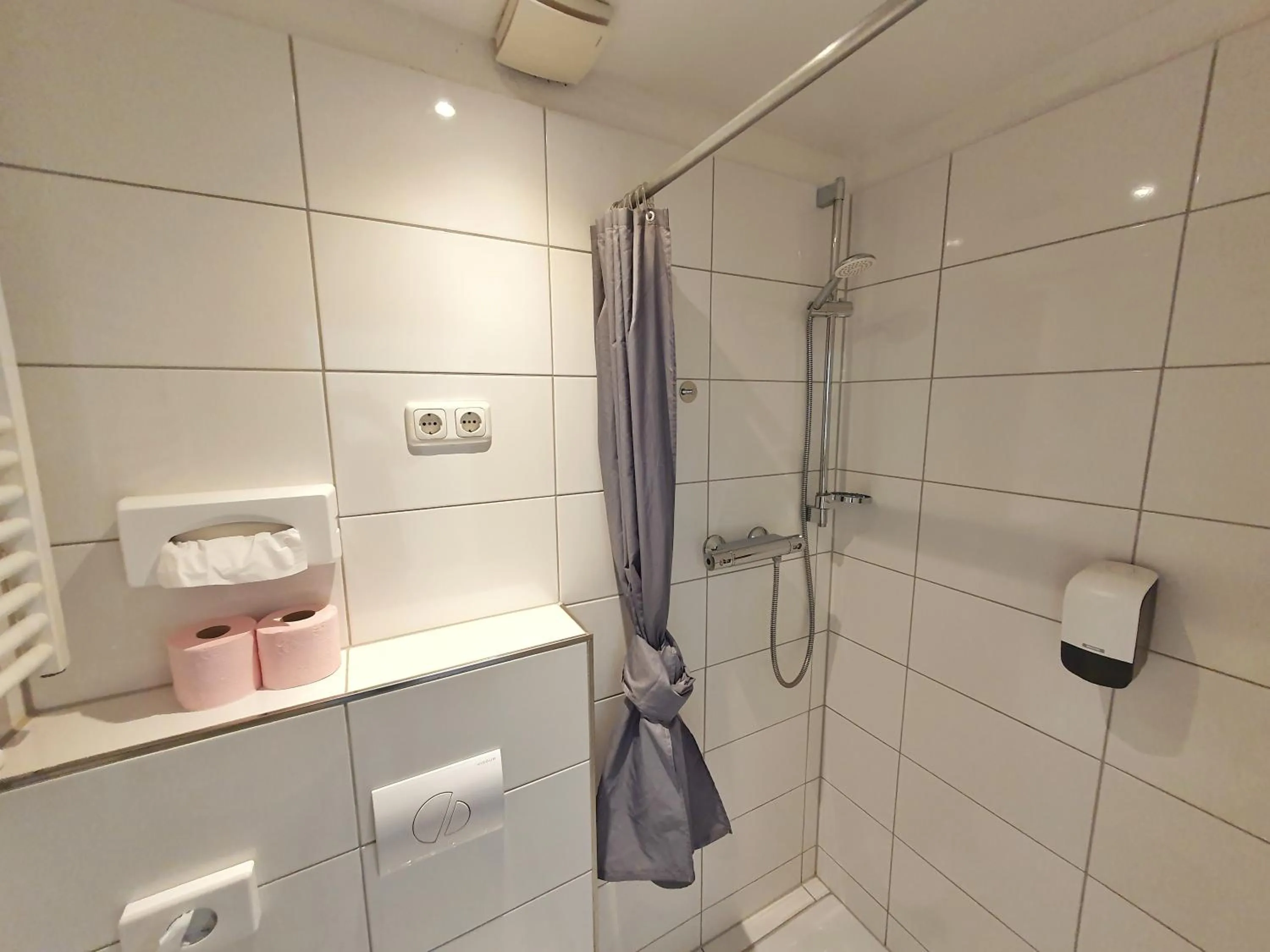 Shower in Aparthotel B & L
