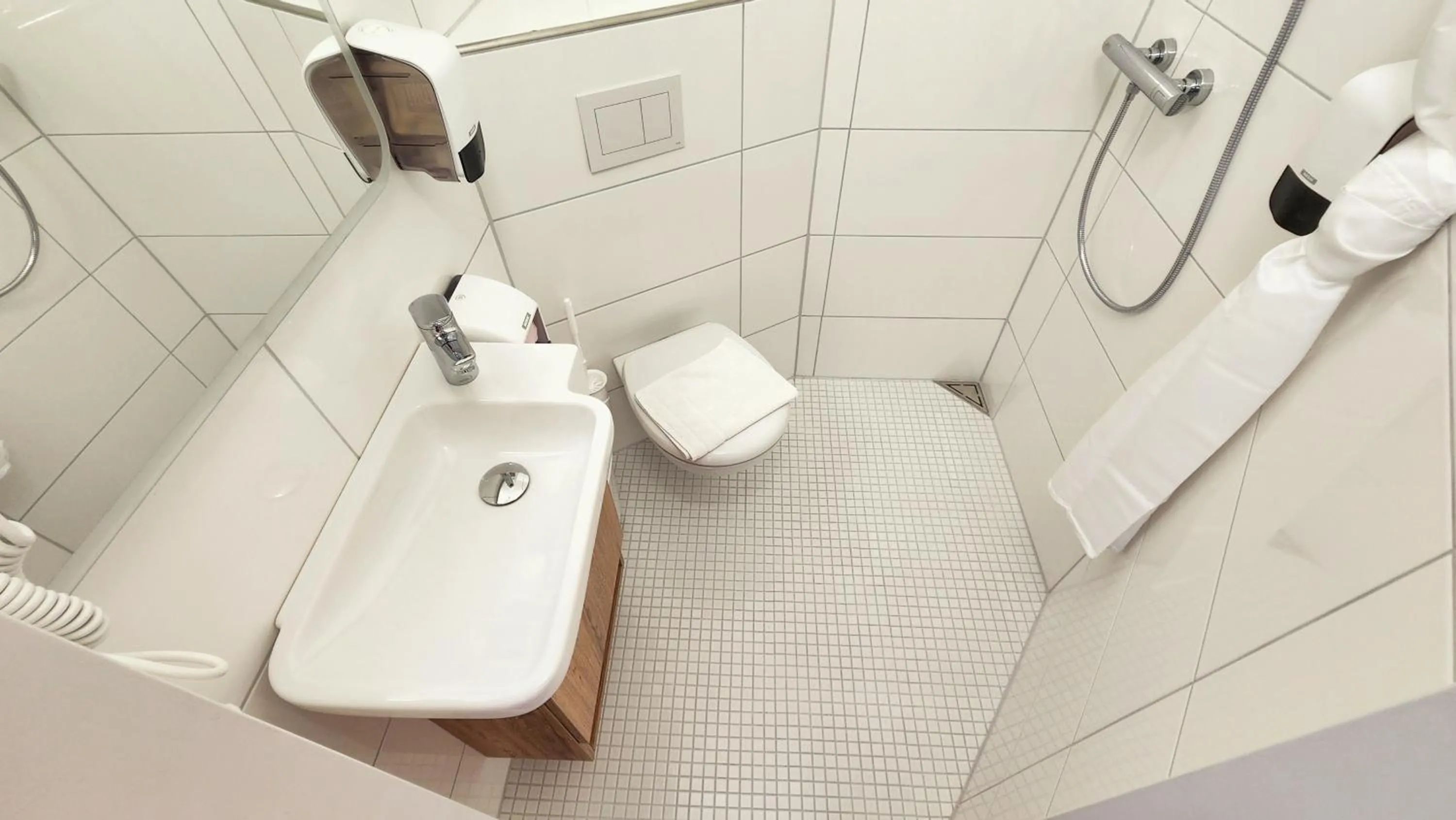 Shower in Aparthotel B & L