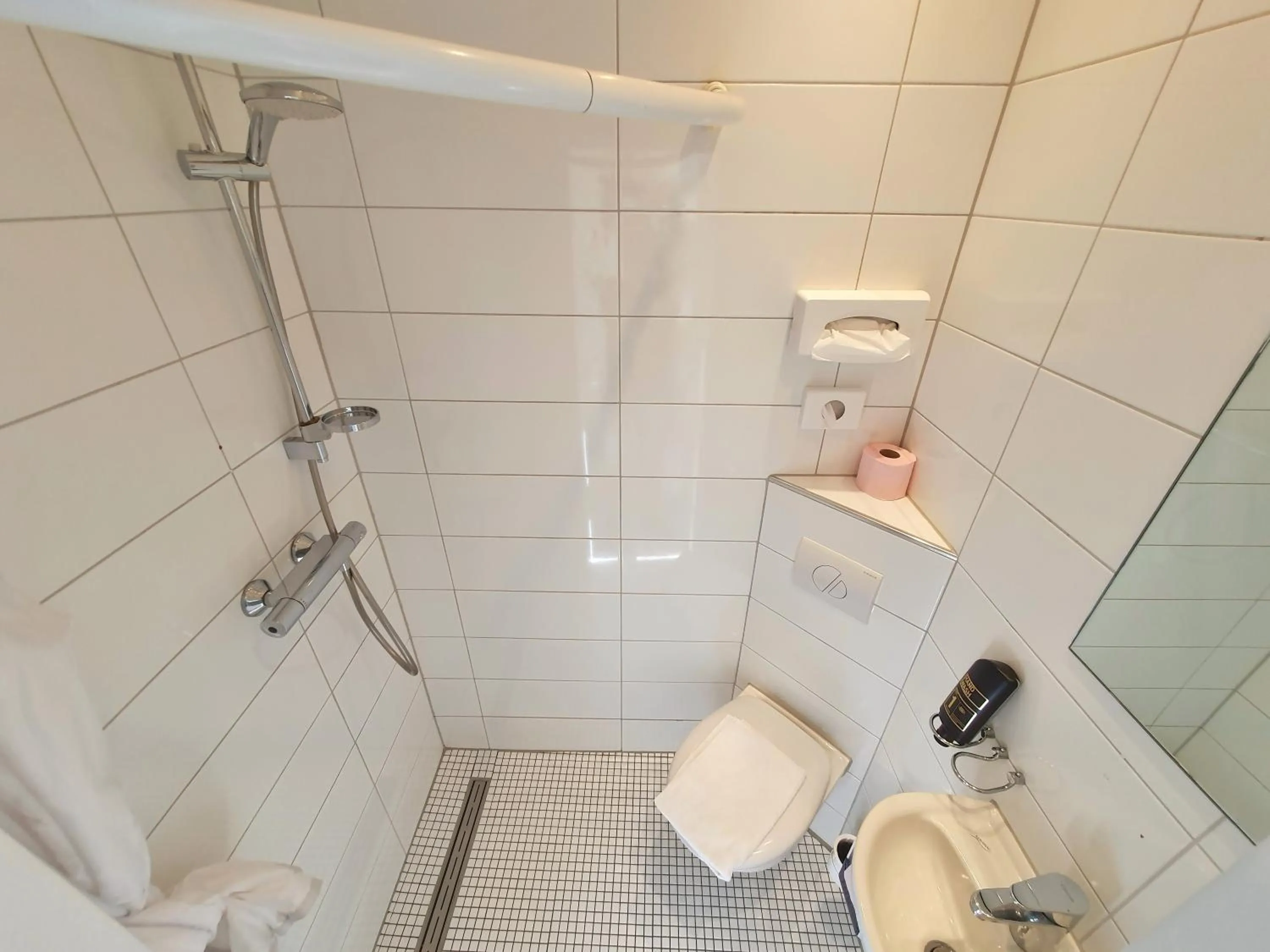 Shower in Aparthotel B & L