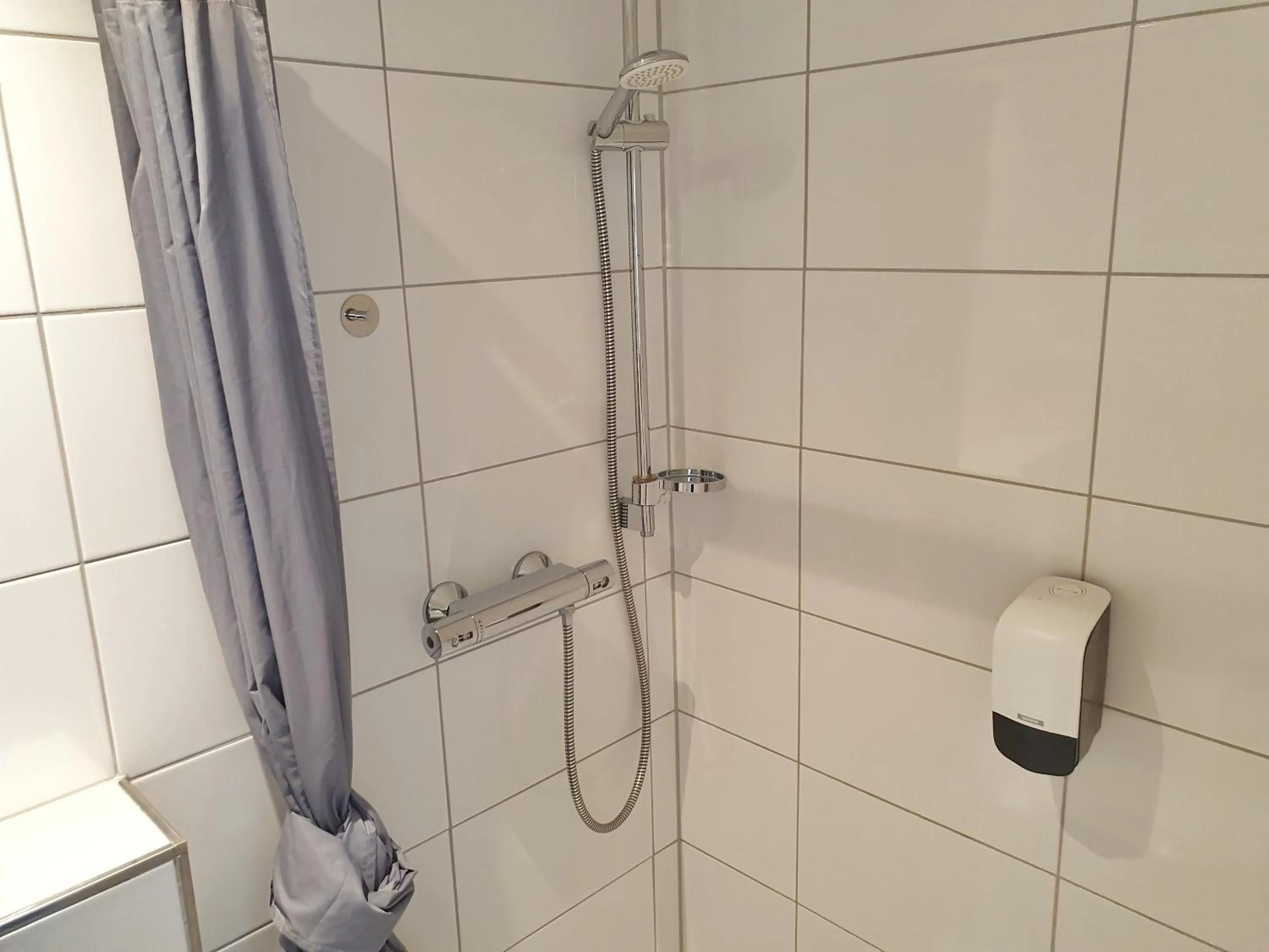 Shower in Aparthotel B & L