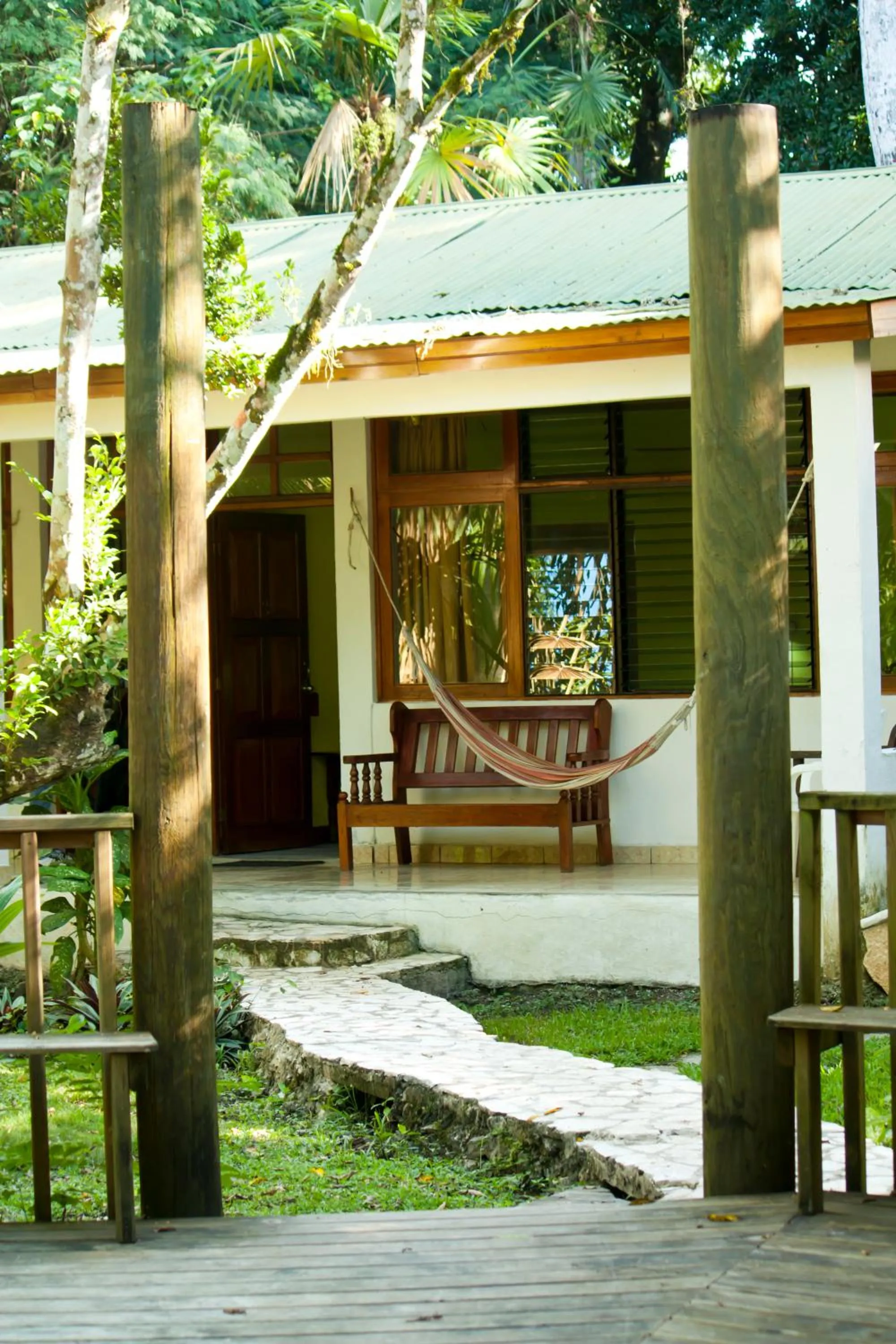 Facade/entrance in Hotel Jaguar Inn Tikal