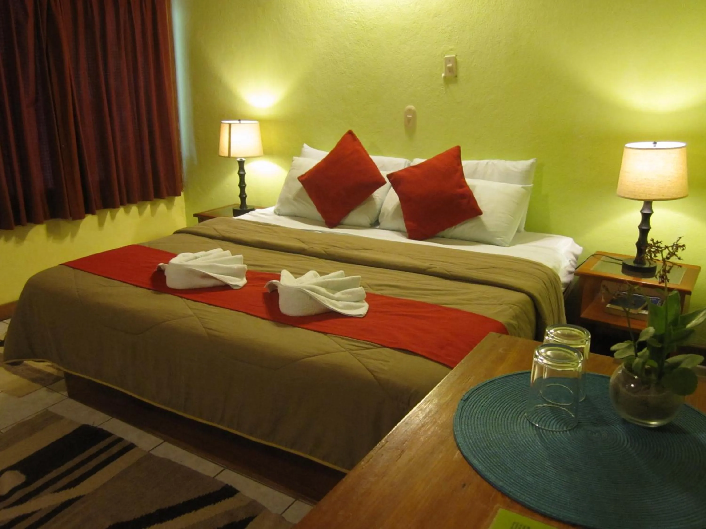 Bed in Hotel Jaguar Inn Tikal