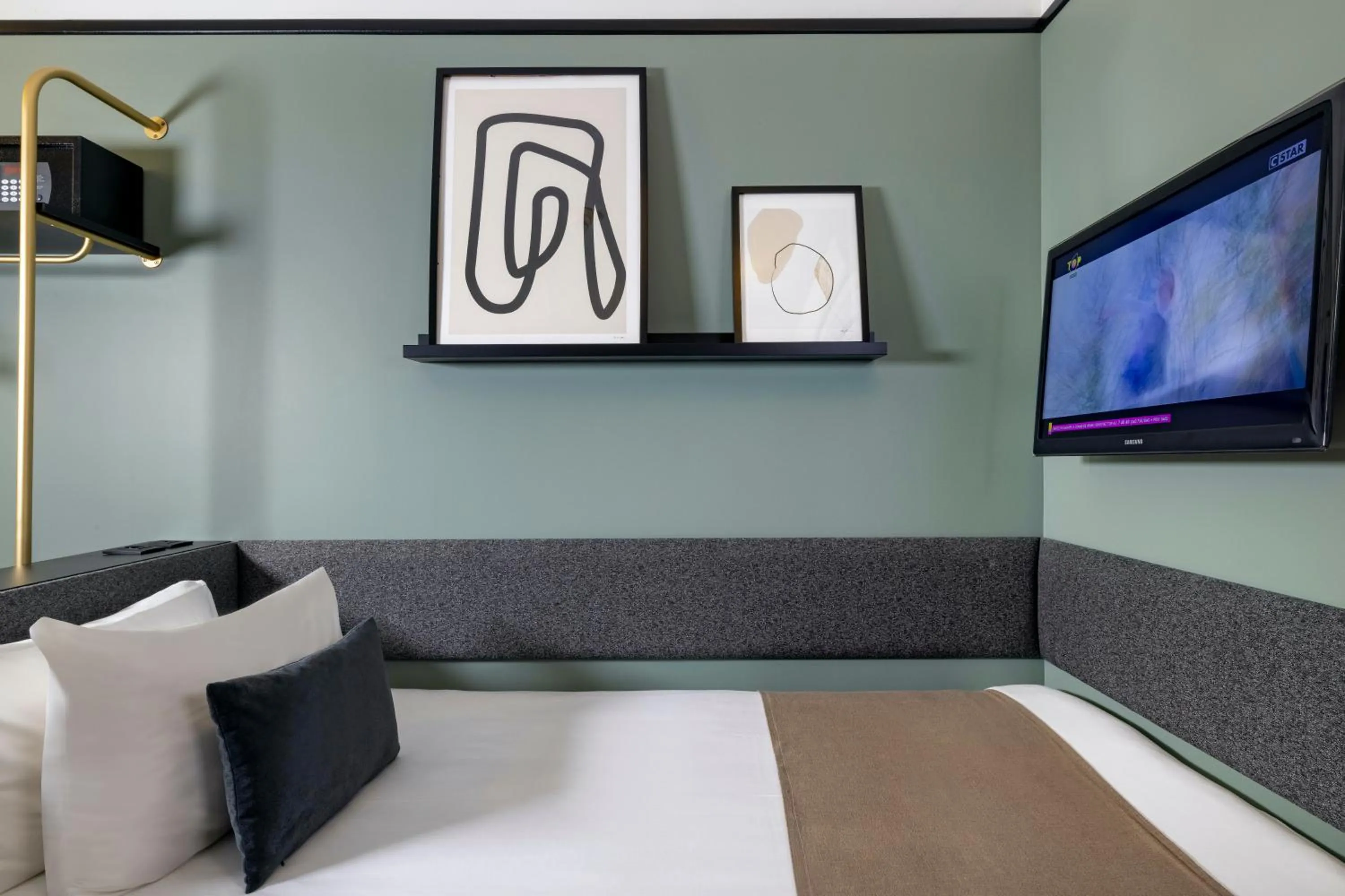 Bed in Hôtel Palais De Chaillot