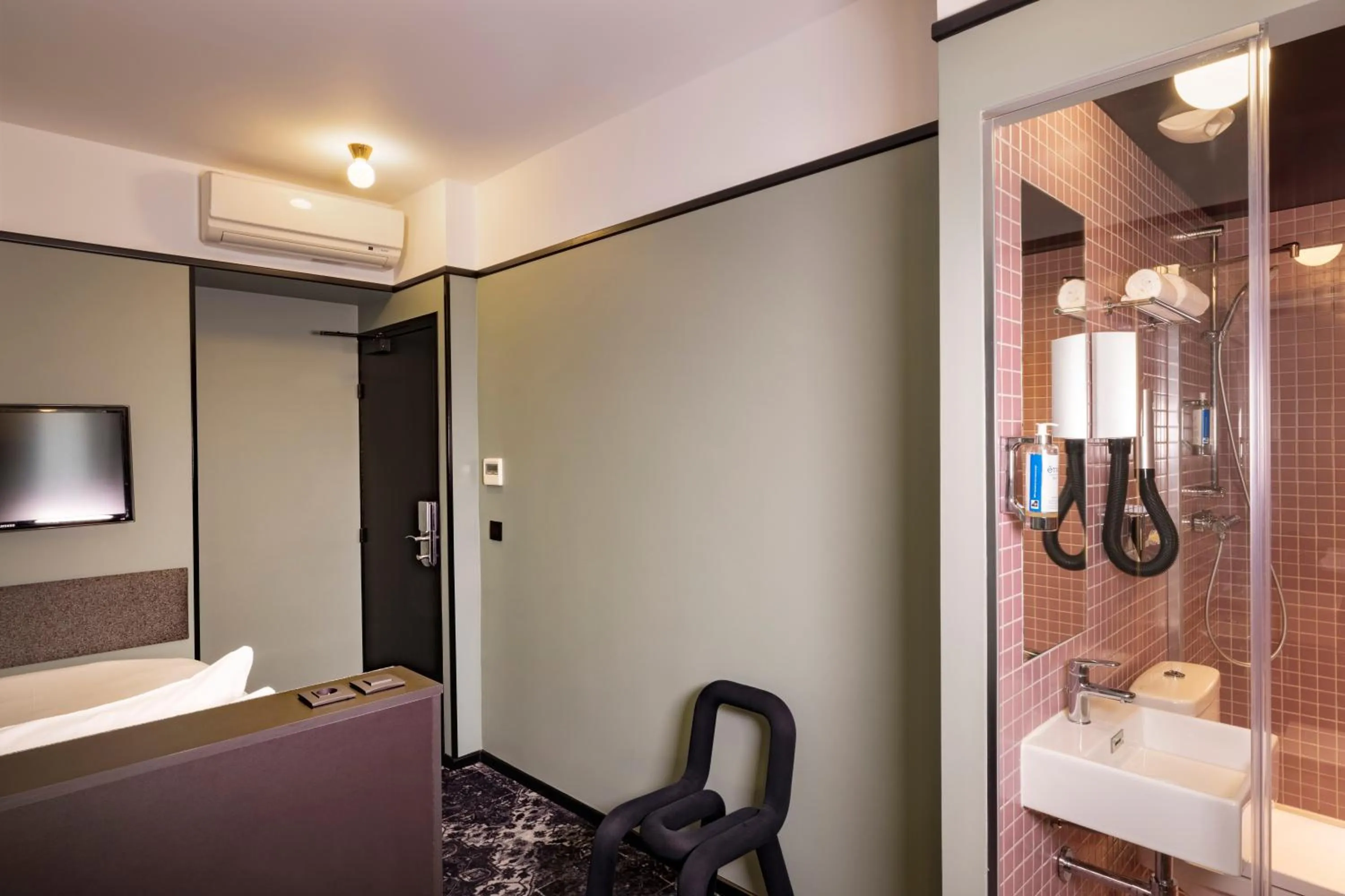 Bedroom in Hôtel Palais De Chaillot