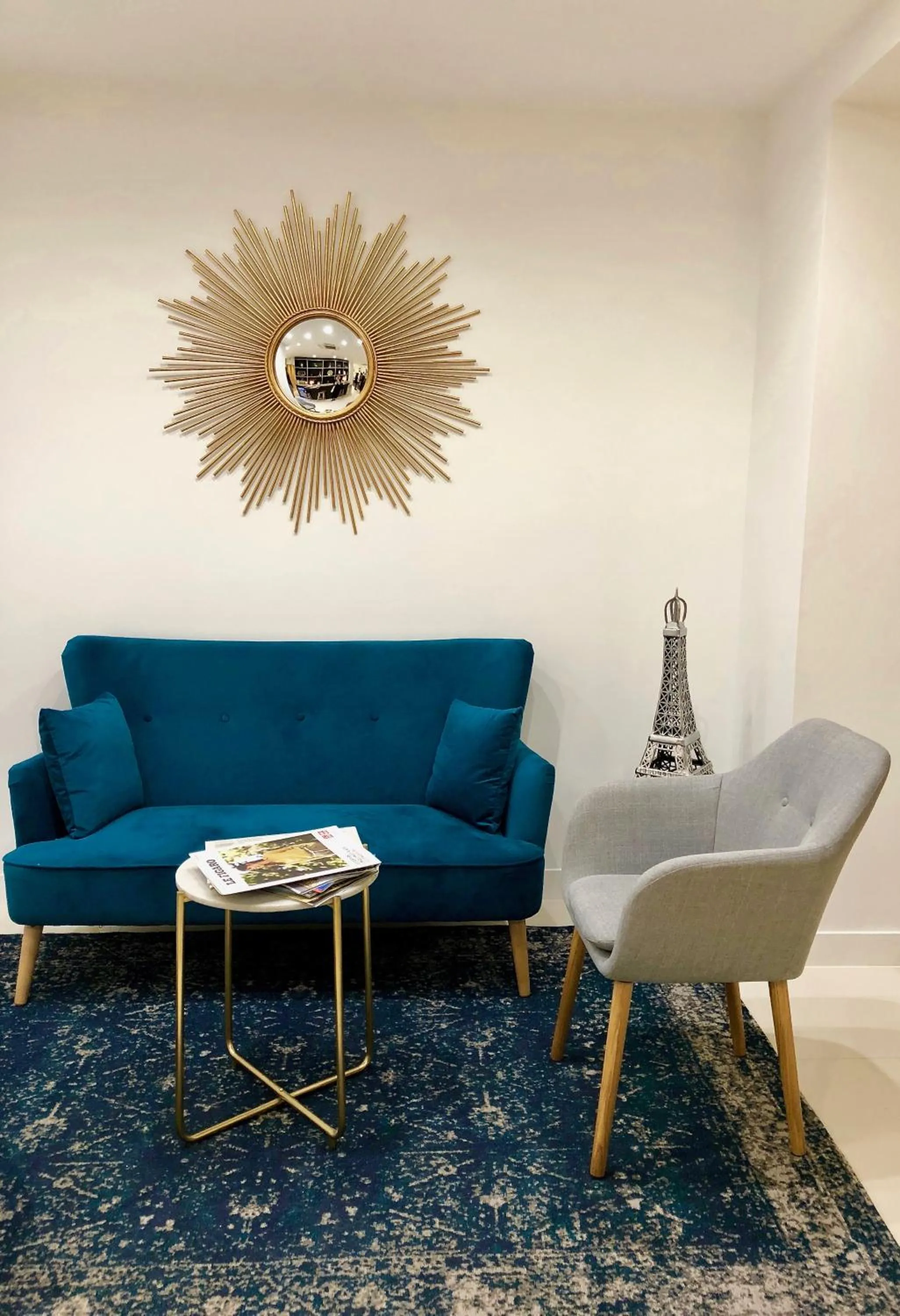 Communal lounge/ TV room in Hôtel Palais De Chaillot