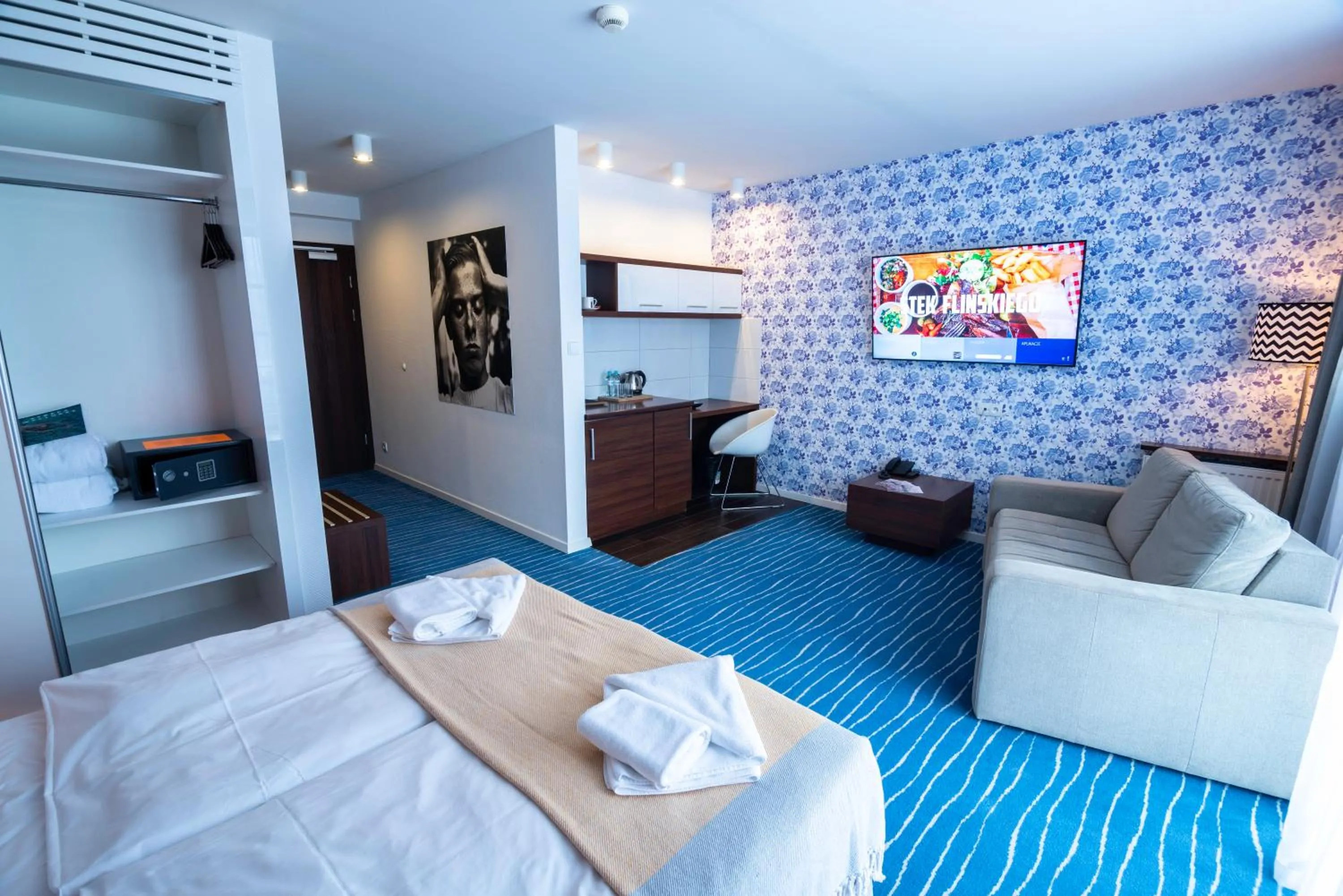 Bed in Flinski Sport X SPA, Boutique X Art